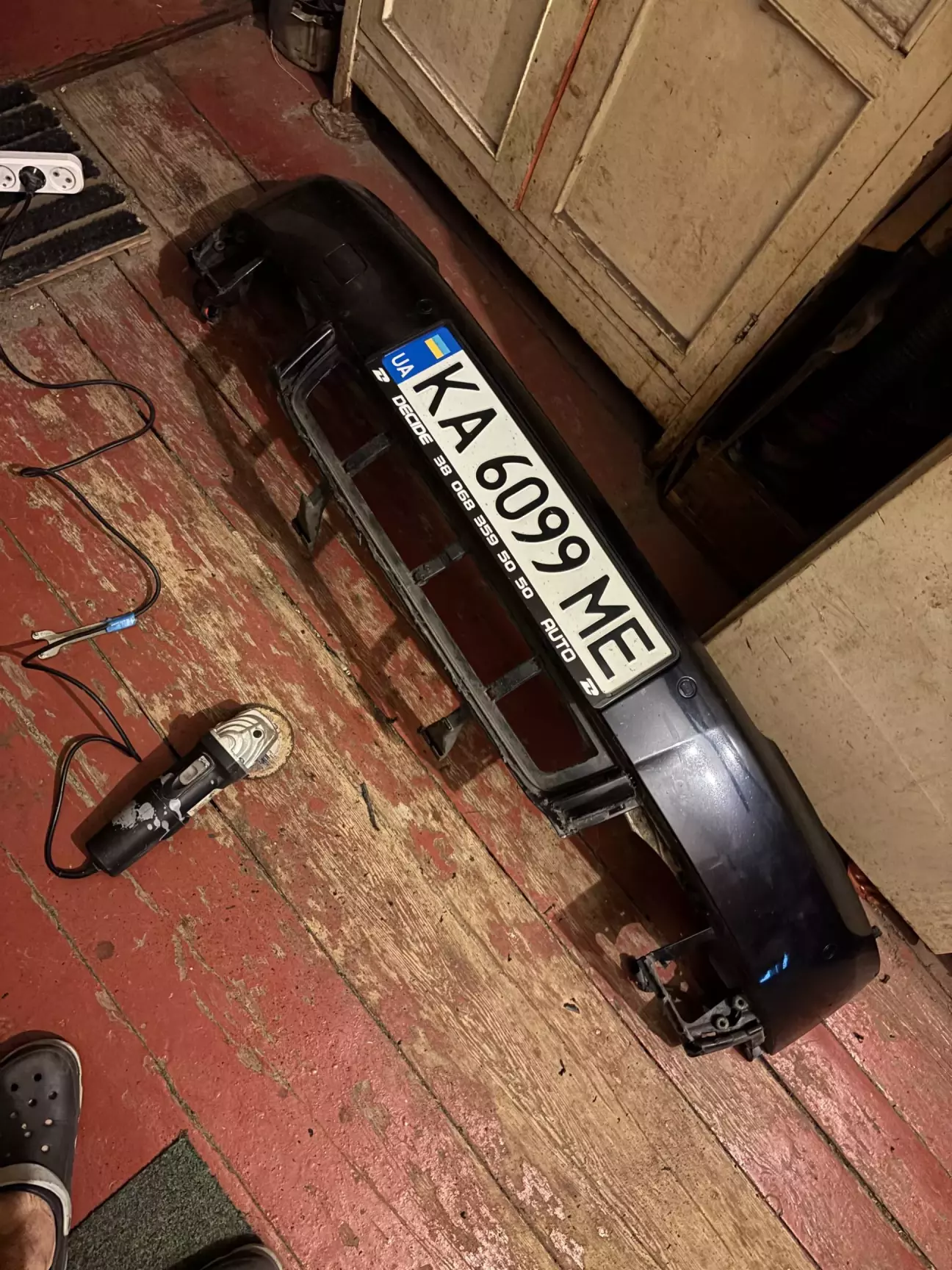 ну ось весь процес роботи. 30 хвилин з болгаркою та губа стоїть на місці