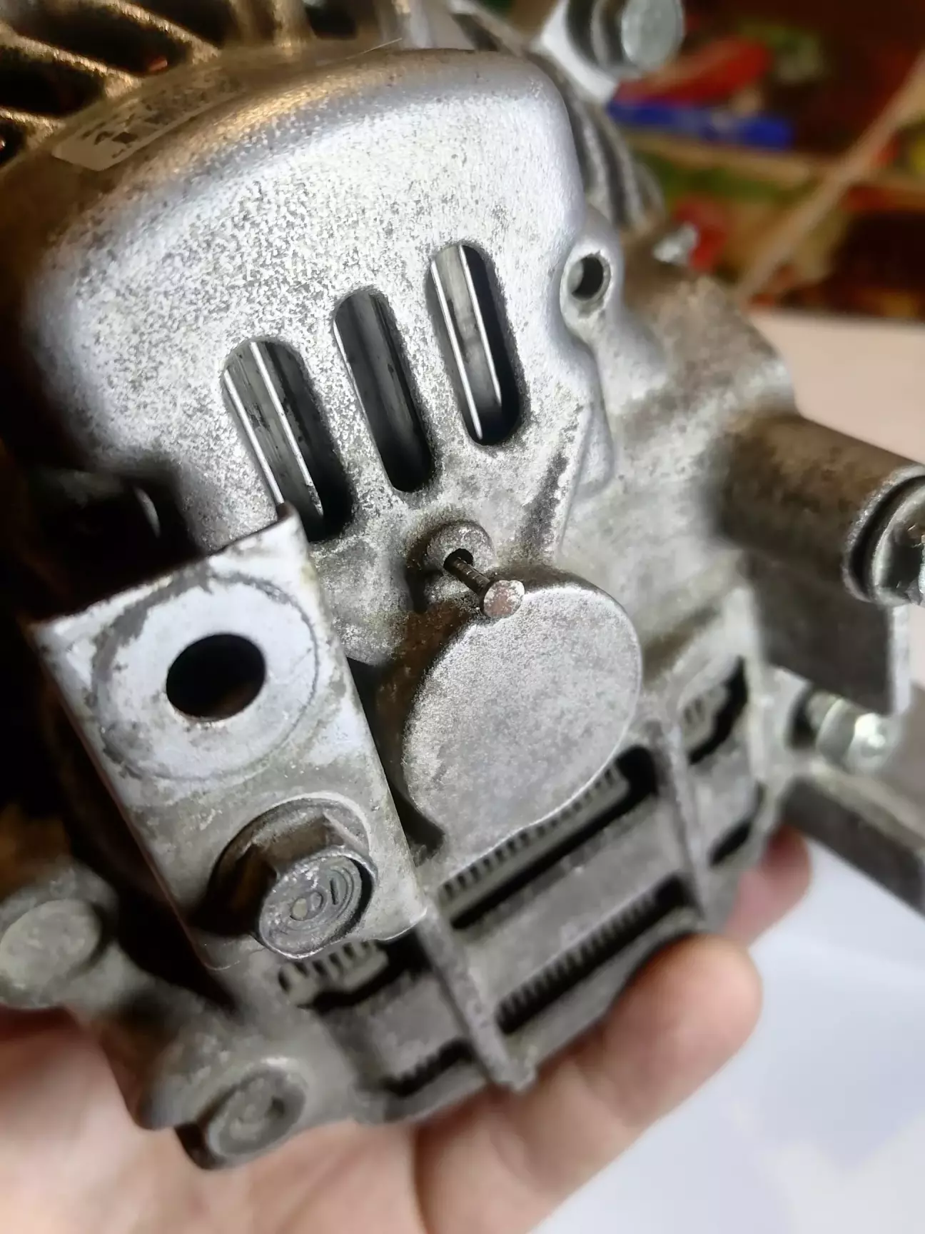 Гвоздік по діаметру десь 1мм