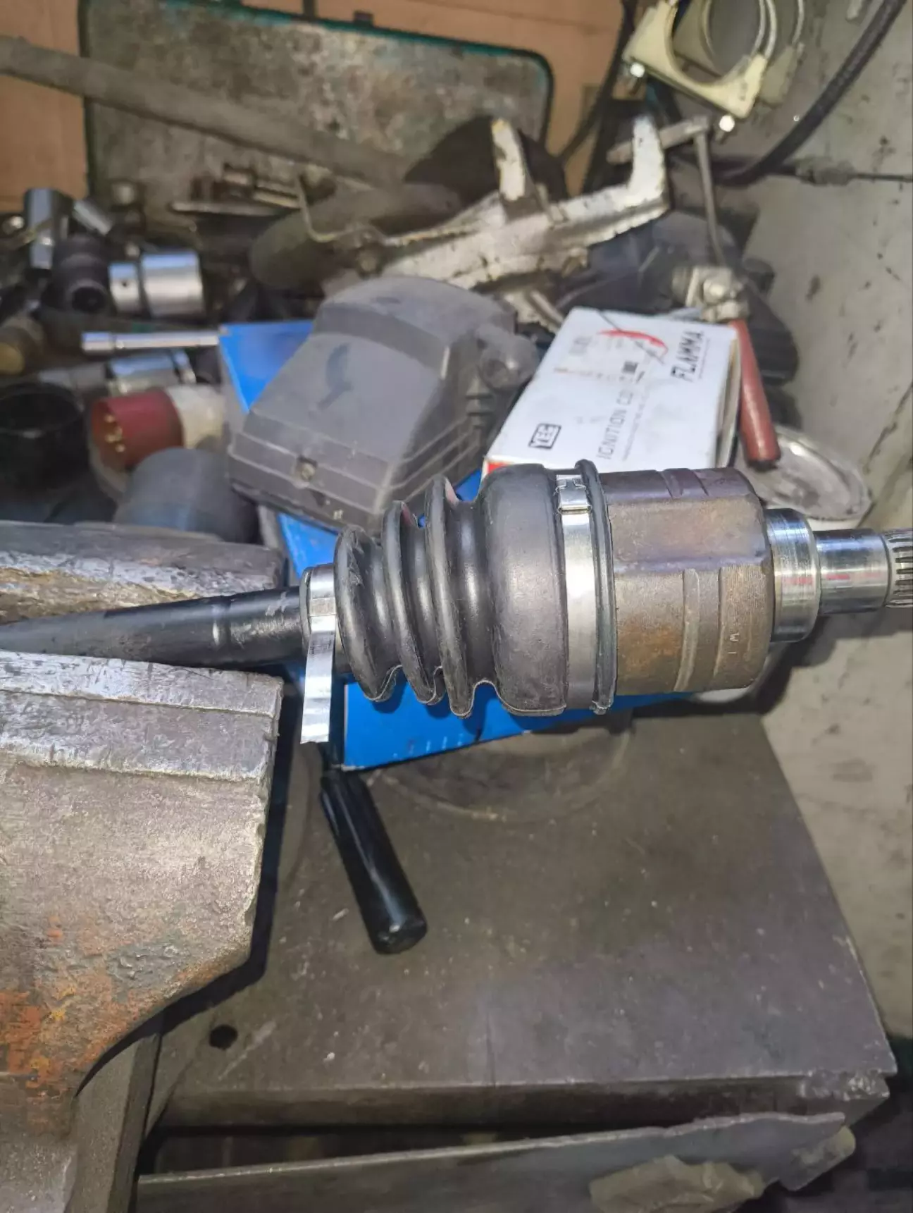 І з більшою кількістю хомутів на пильовику :)