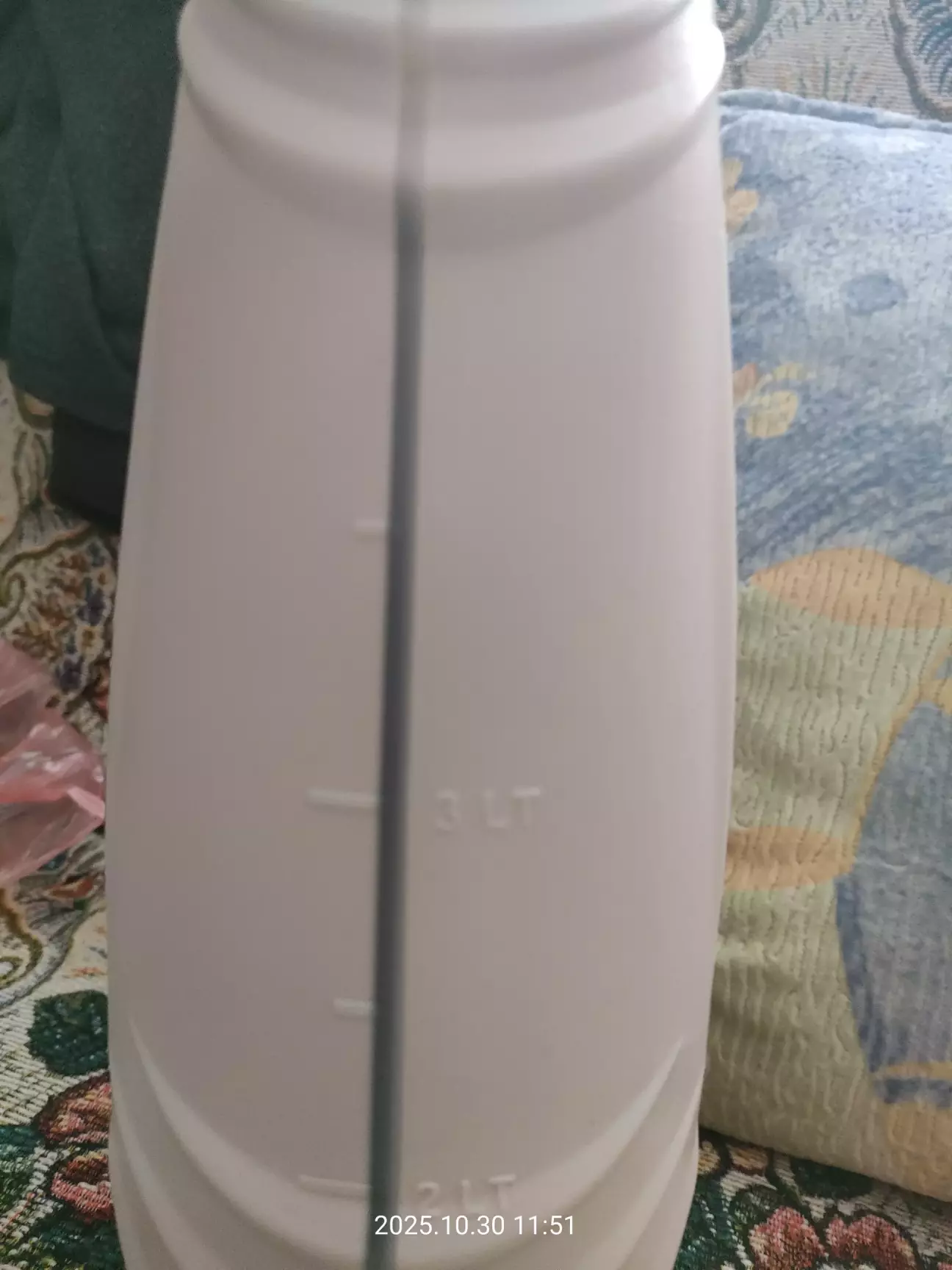 Мерная шкала нормальная, ровная. Градация в литрах.