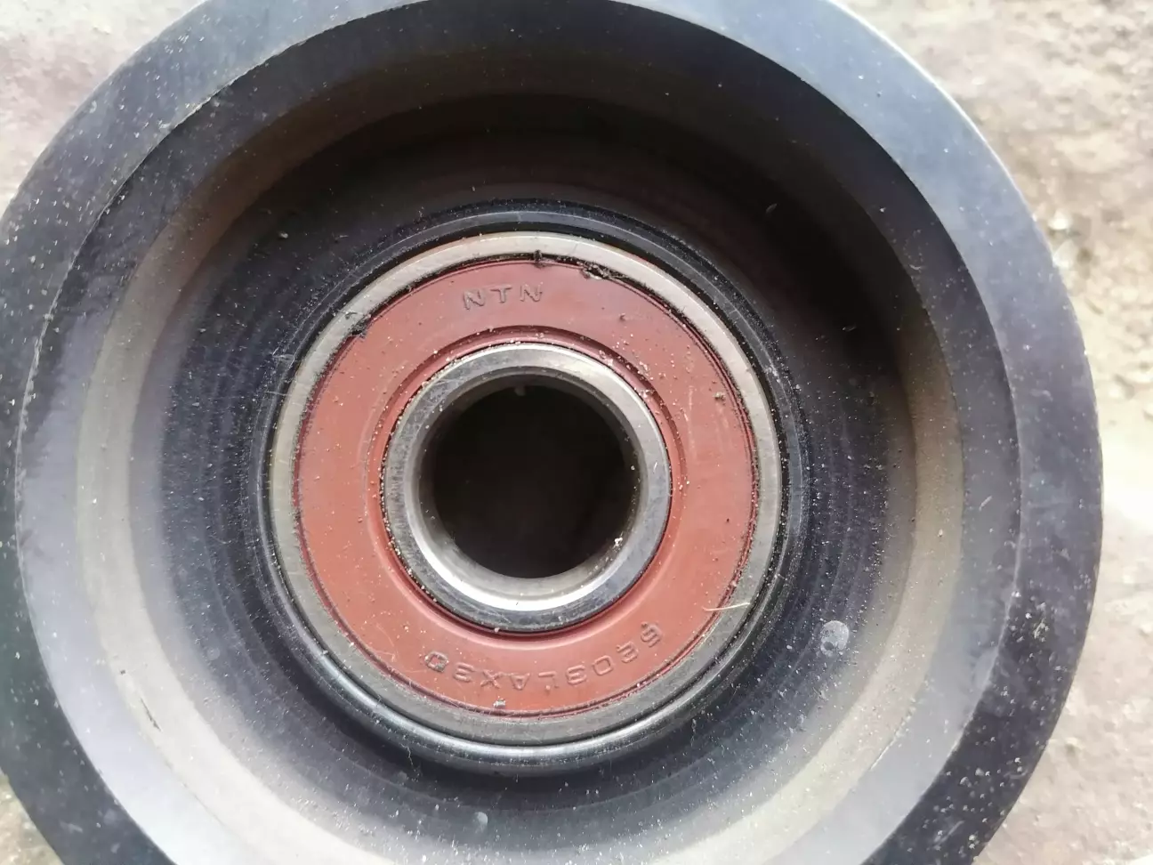 Підшипник NTN. Пробіг з моменту заміни 34 тис.км. Ще б побігав, але трошки шум є і мастило вже не нове. Заміню раз поліз