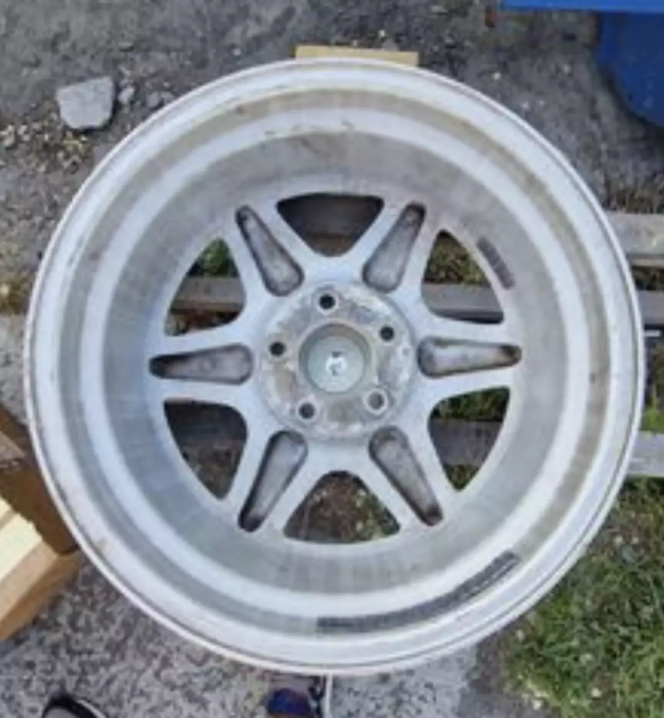 Внутрішня полиця досить широка, майже на всю ширину диску Варіант як у мене