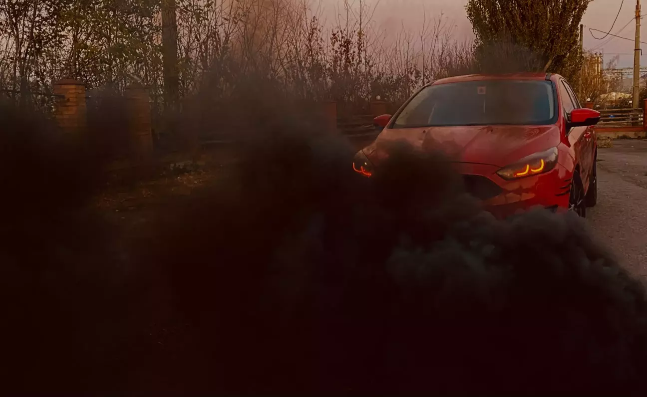 Якщо вам колись прийде в голову ідея взяти чорний дим, не страдайте херньою бо то стрьомно психологічно і по насиченості щоб не закоптив авто…