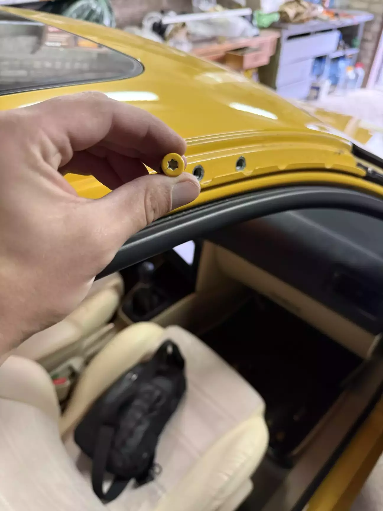 Переднє кріплення. На пʼятидверці задня поперечина має таке саме кріплення