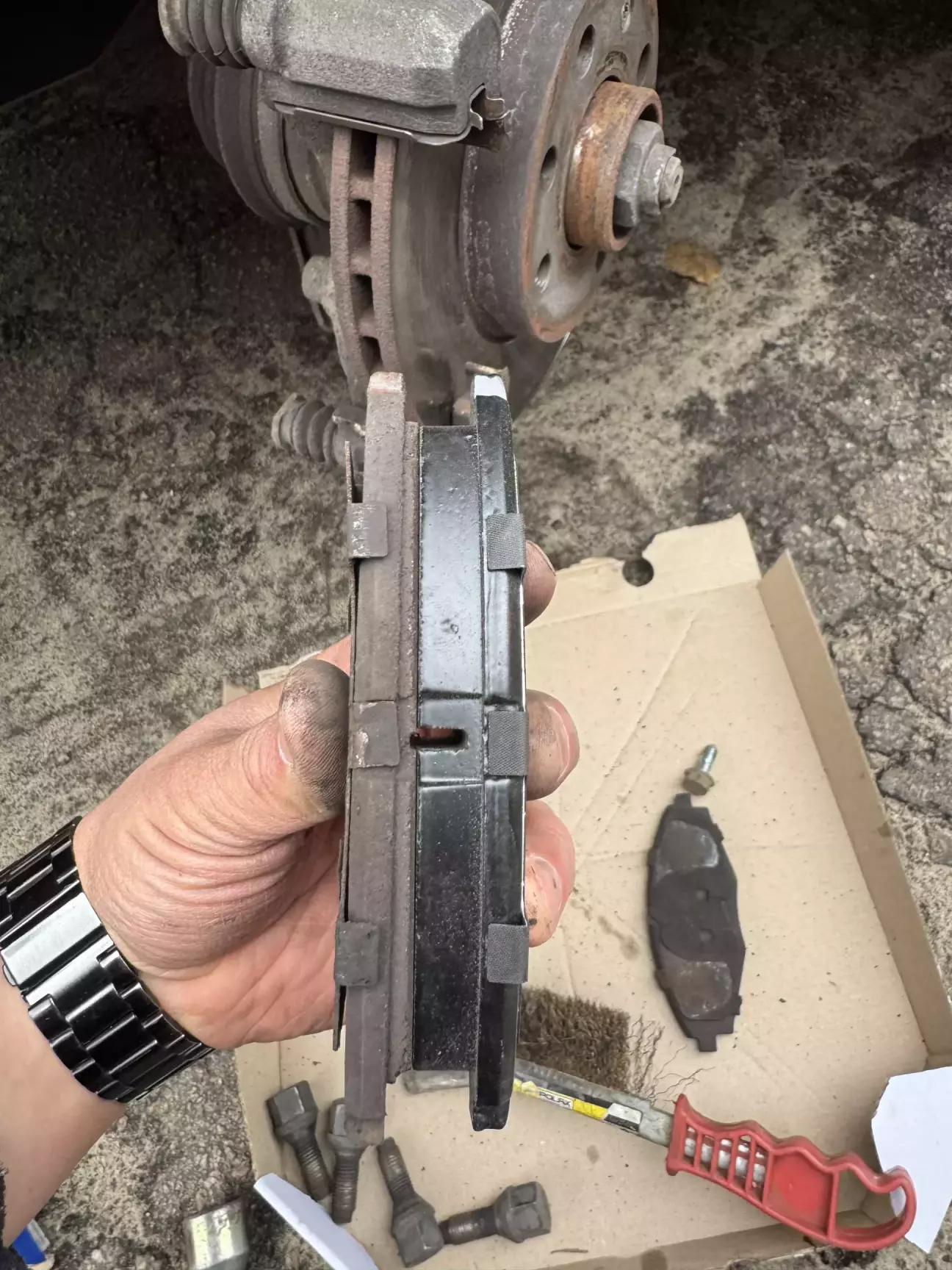 Остаток старой колодки. Ужас… Никогда ранее себе такого не позволял.