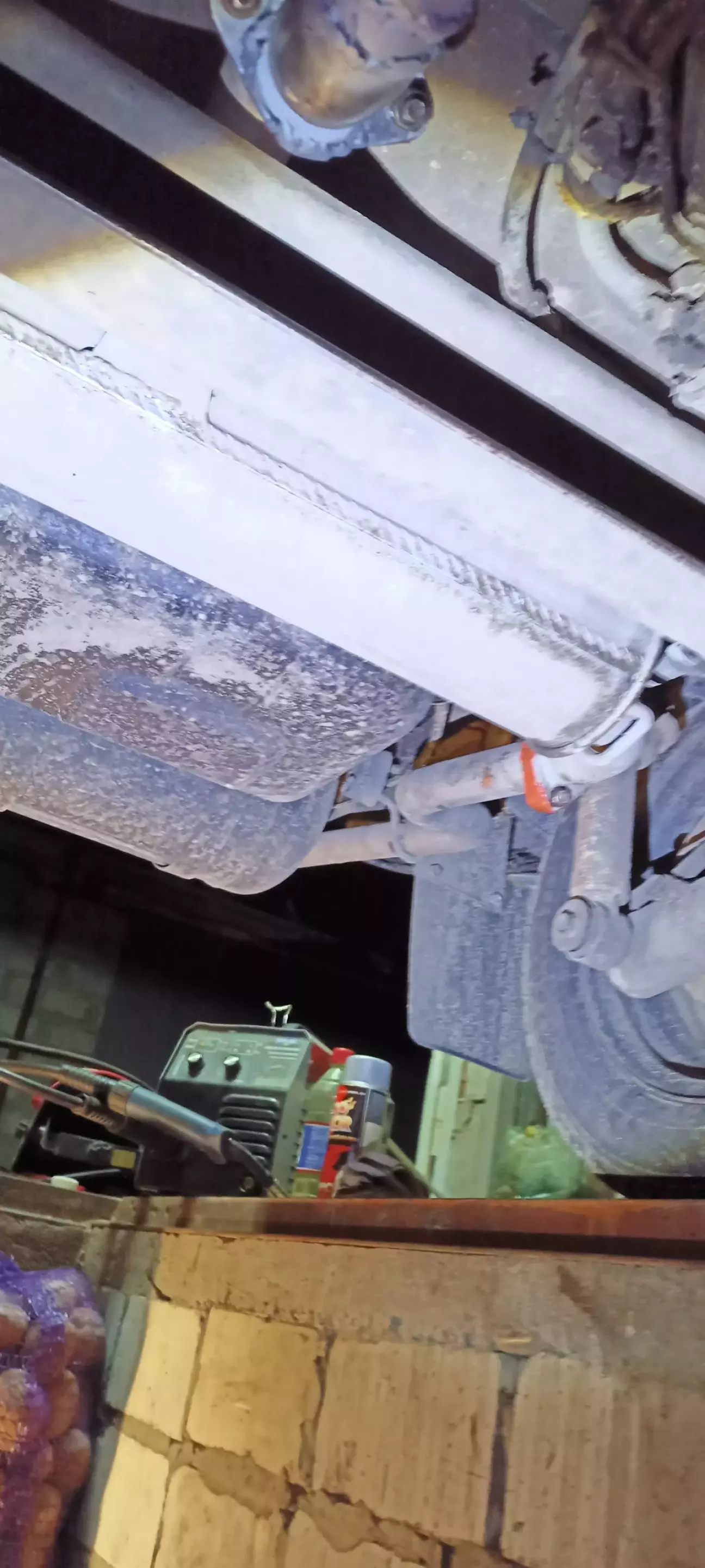 Новий профарбував термофарбою сварні шви.