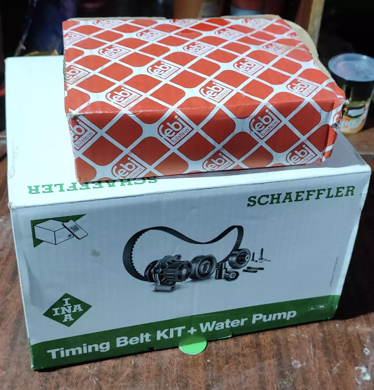 Шків колінчатого валу Febi 36244; Комплект ГРМ з водяним насосом INA 530044230