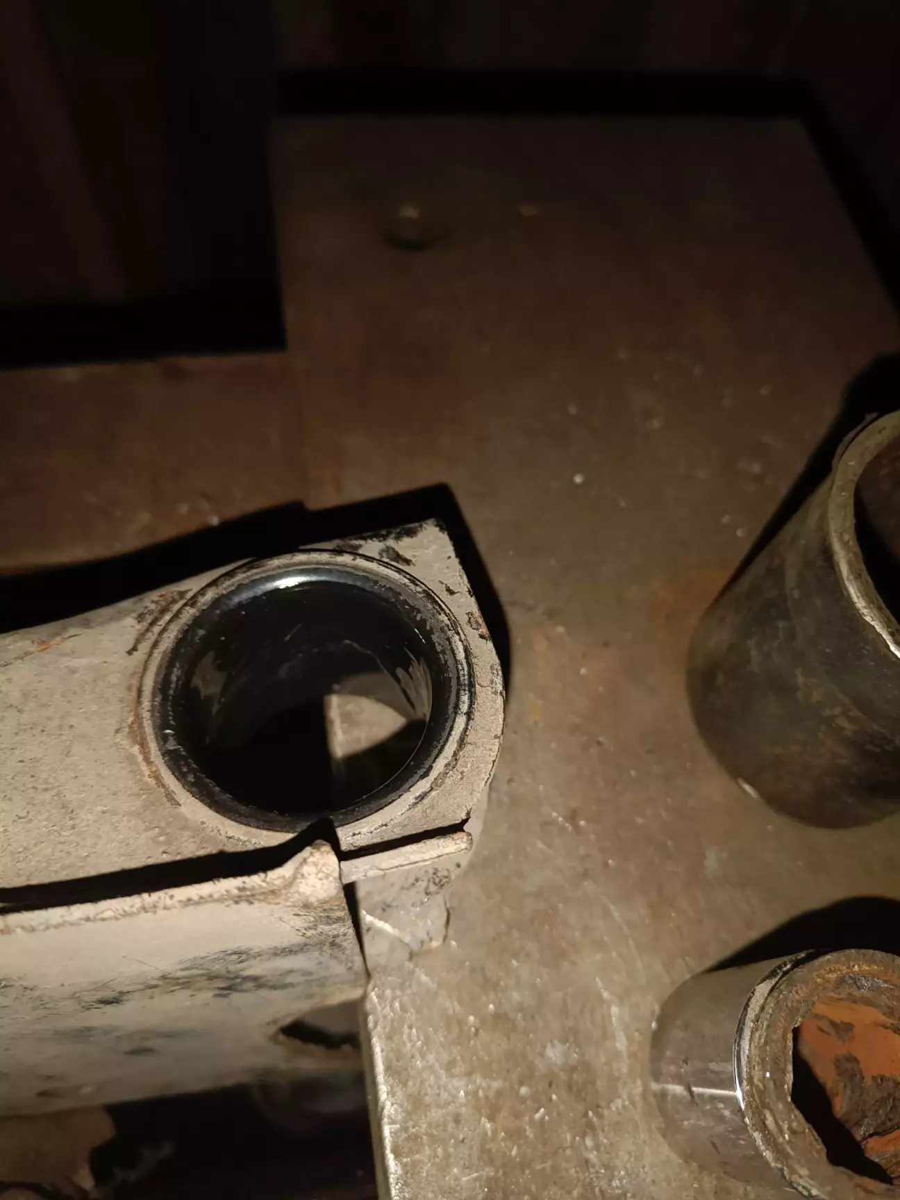 Посадкове місце сайлентблоку в важелі