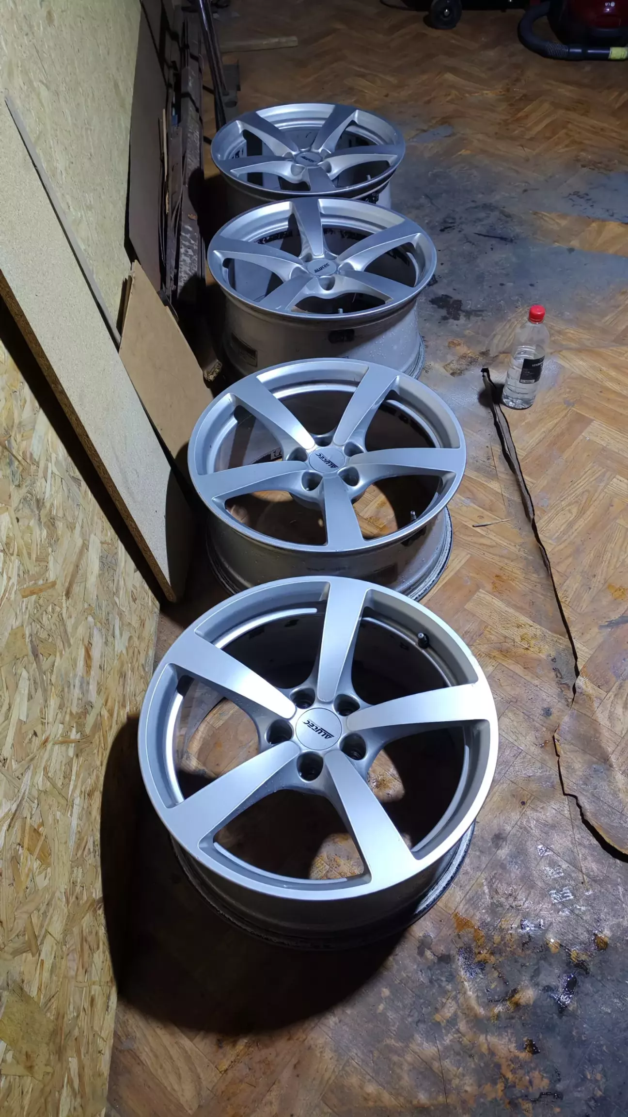 Неспішно почистив їх від балансирів і застарілого бруду