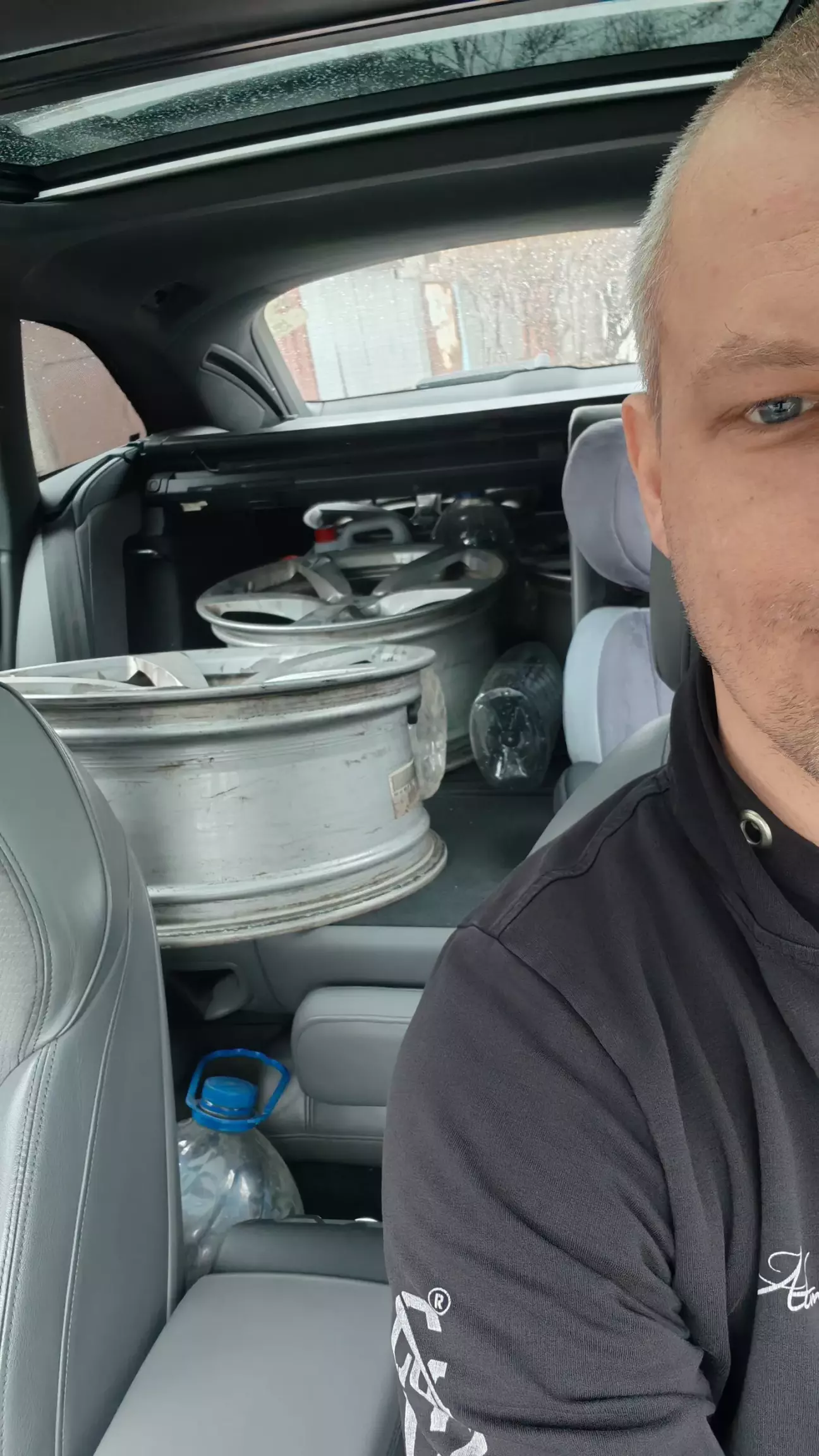 ...і наступного дня вже пхаю ще 4 штуки до себе в гараж