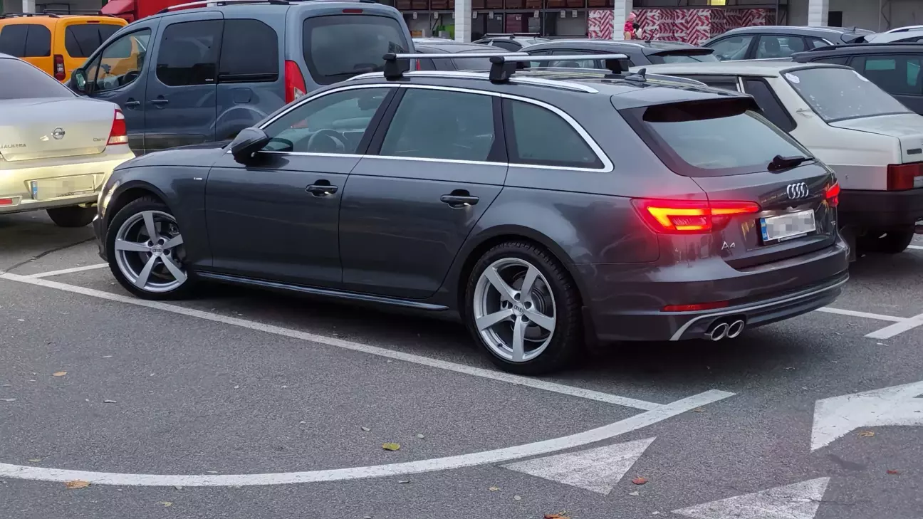 Кілька перших днів машина магнітить погляд щасливого власника