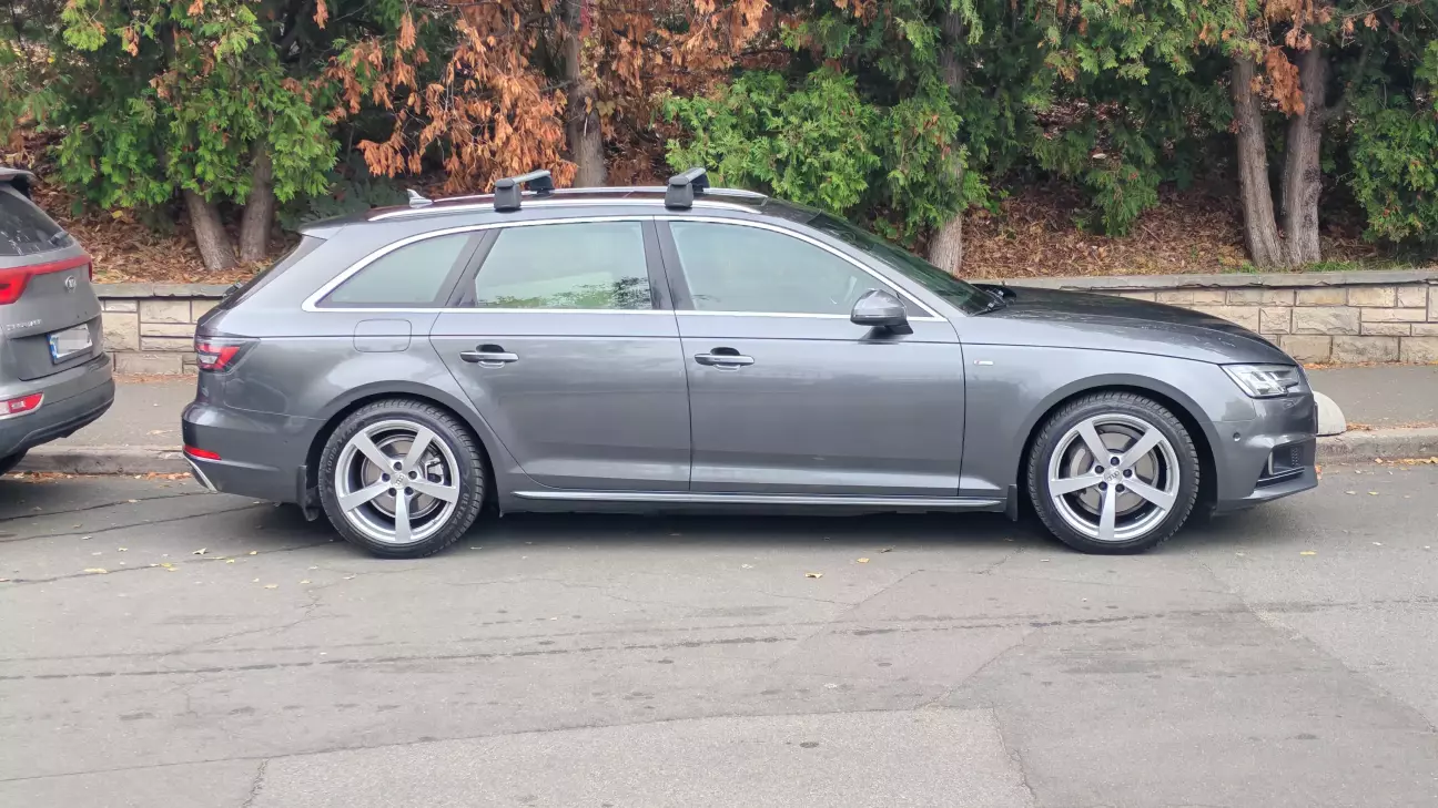 S-line підвіска чітко приймає заводський розмір гуми 245/40 R18 в арках