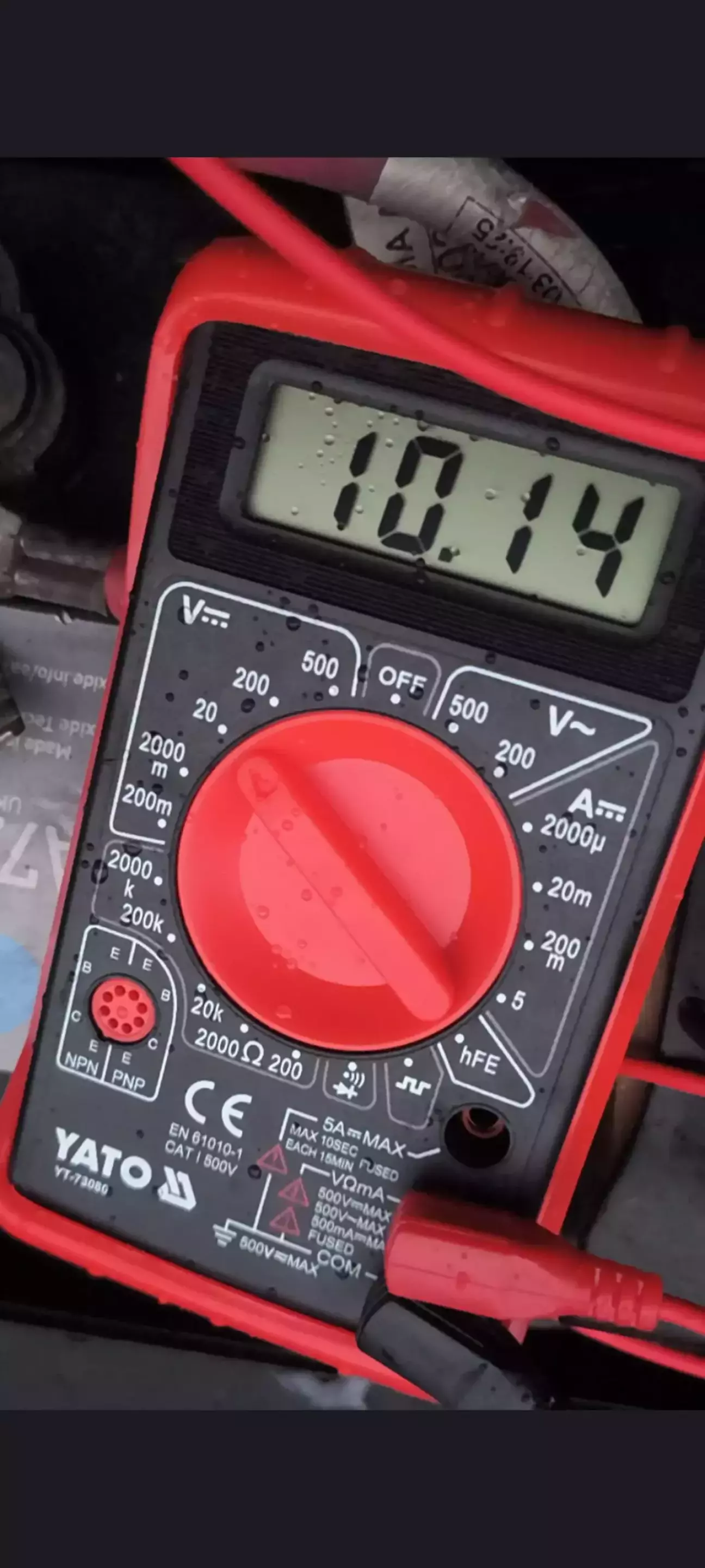 Колись на минулому акб просідало нижче 9V.