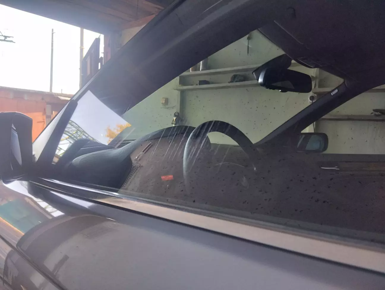 Кожного разу підходячи до авто дратували ось ці подряпини на вікнах...