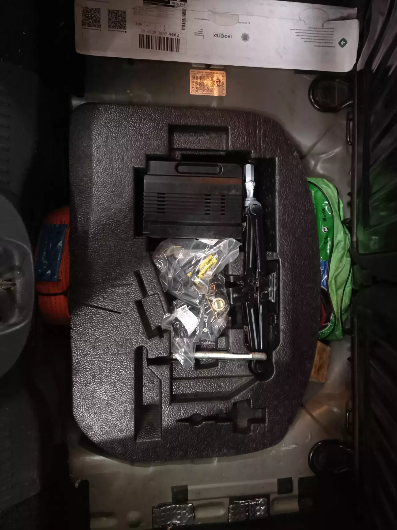 Пенал з допами на місці запаски