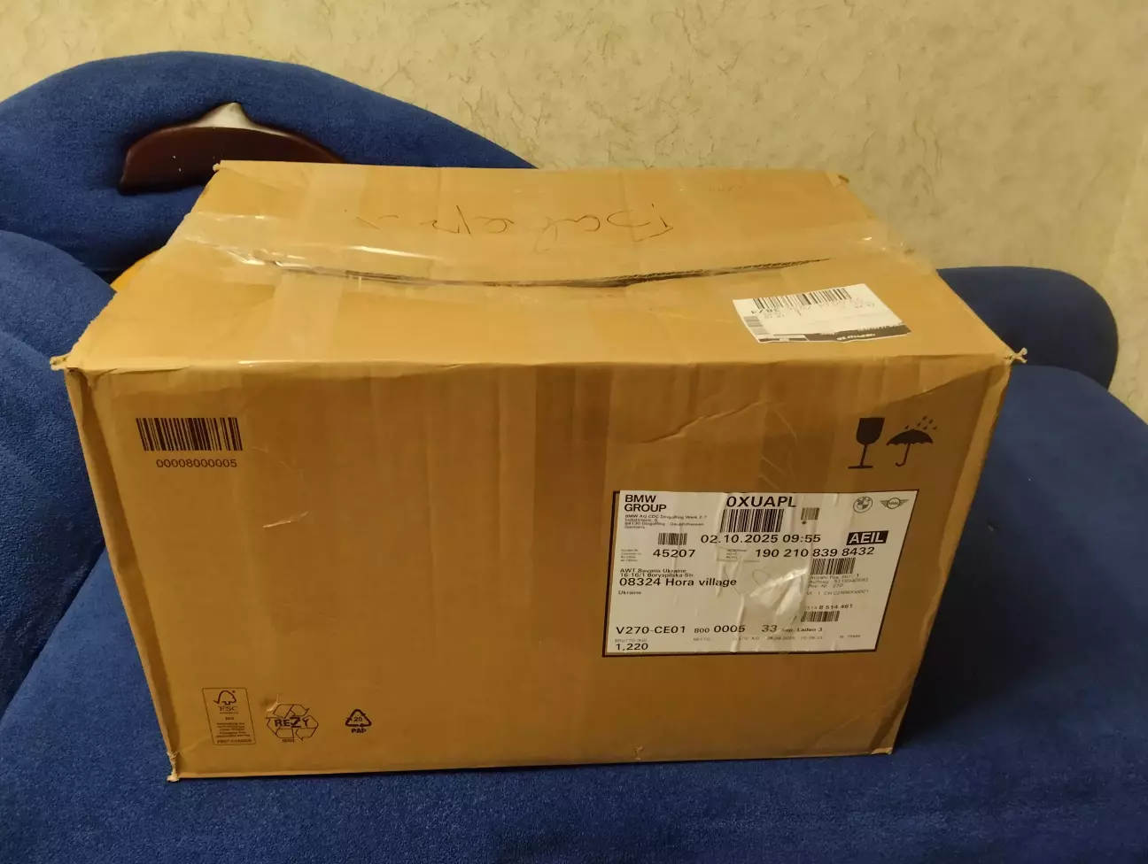 Тим часом поки возився зі склом та поворотами-прибула нова партія подарунків для авто😄