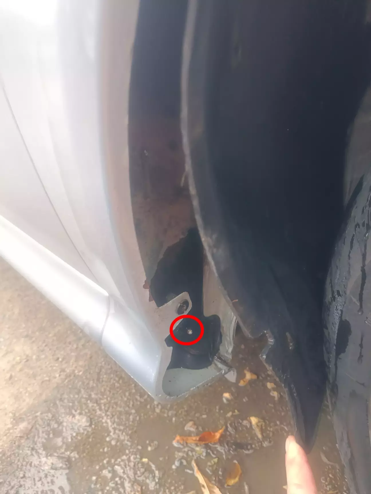 Після вивертаю пластикову гайку.