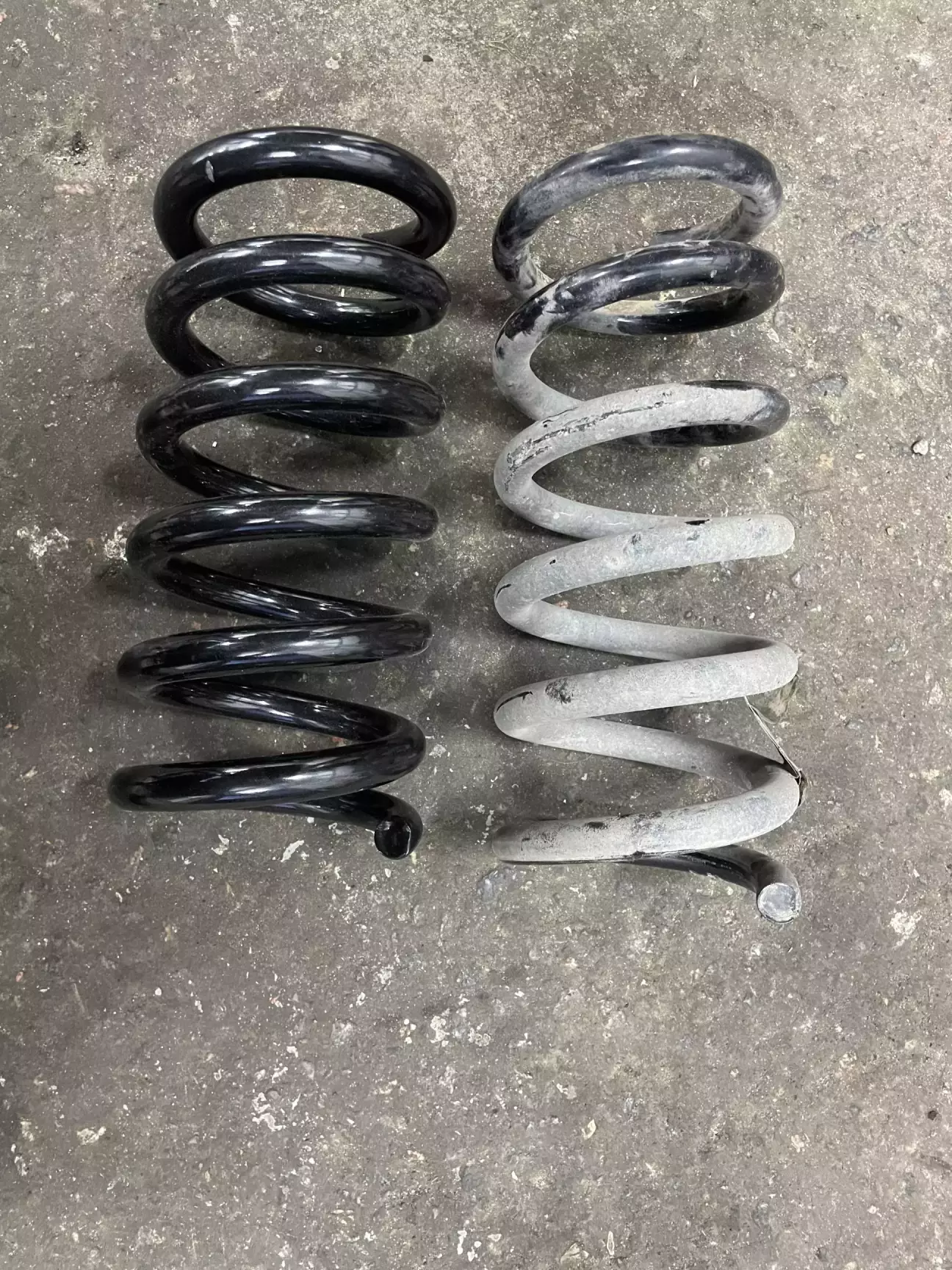 Для порівняння, сток пружина і Eibach