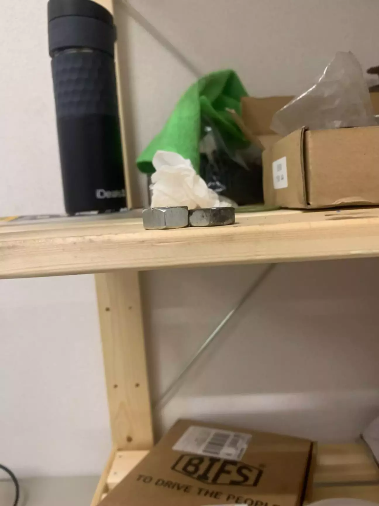 зточив ще кілька міліметрів від коротшої гайки.