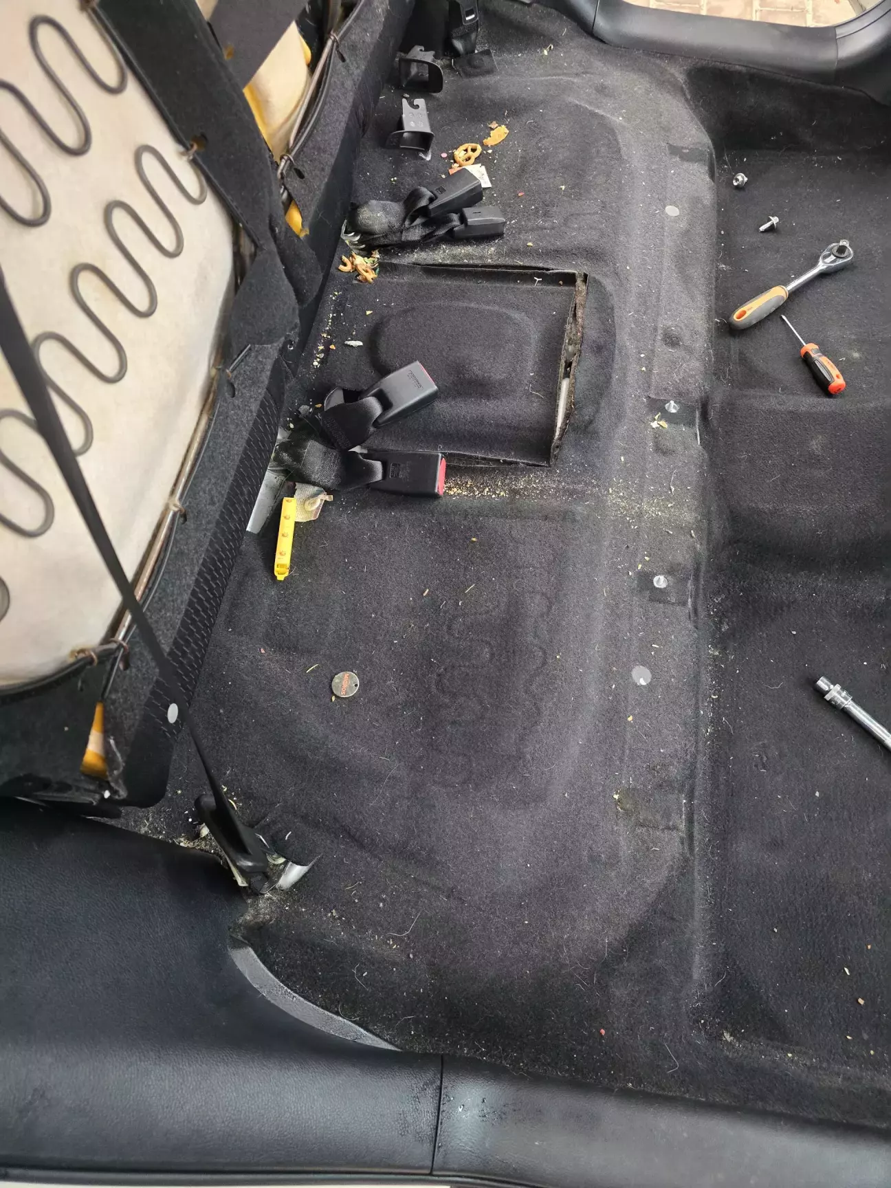 Думал будет хорошая находка, а по факту 10 центов и 6 гривен(( и много мусора((