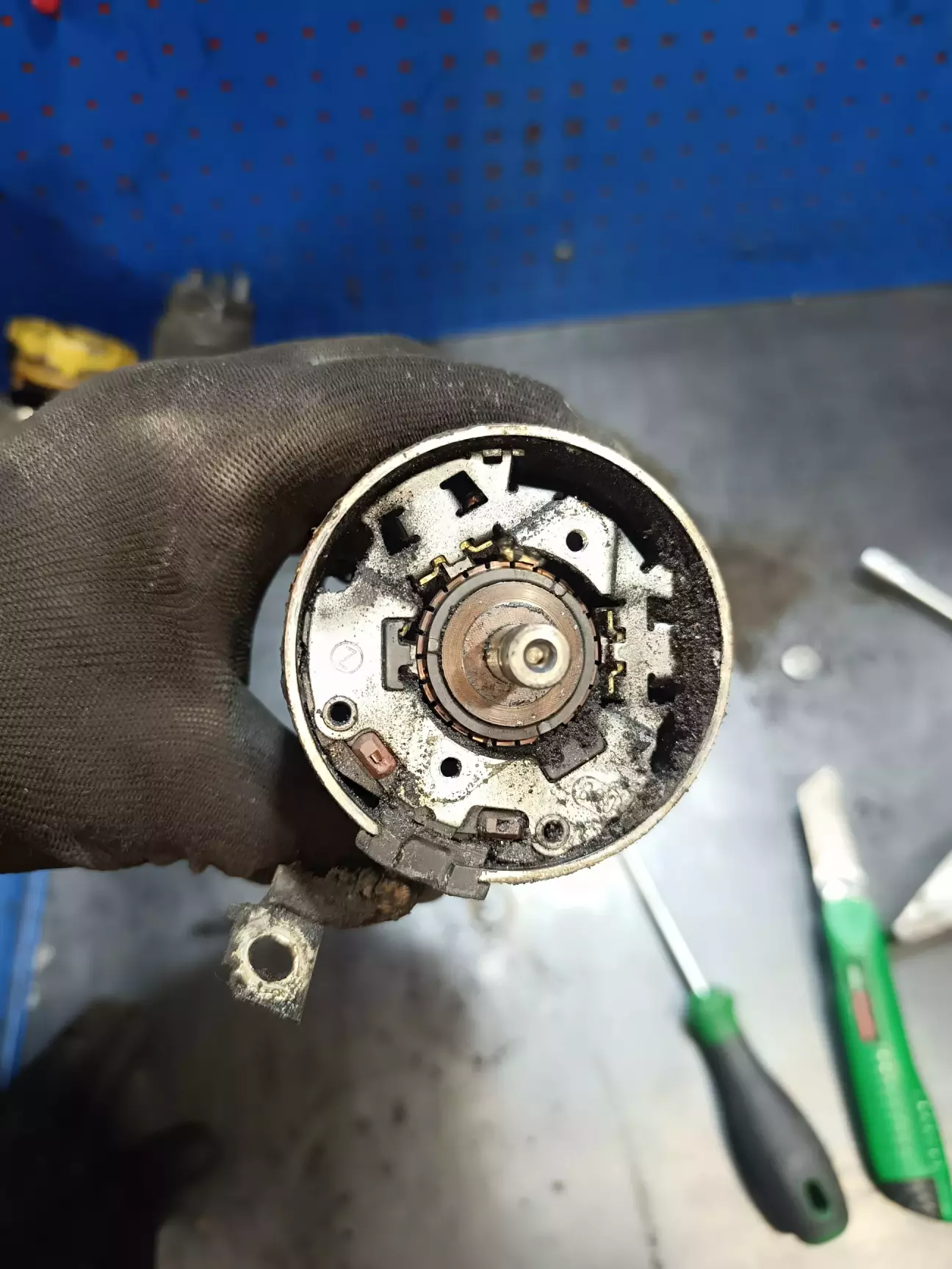 Оказуєця недарма зняв заводився вже на 3 щотках