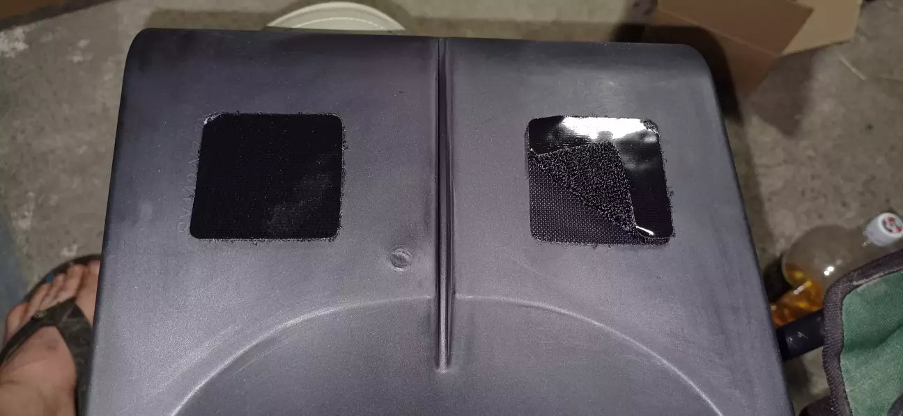 Додатково на органайзер приклеїв липучки-велкро для його фіксації