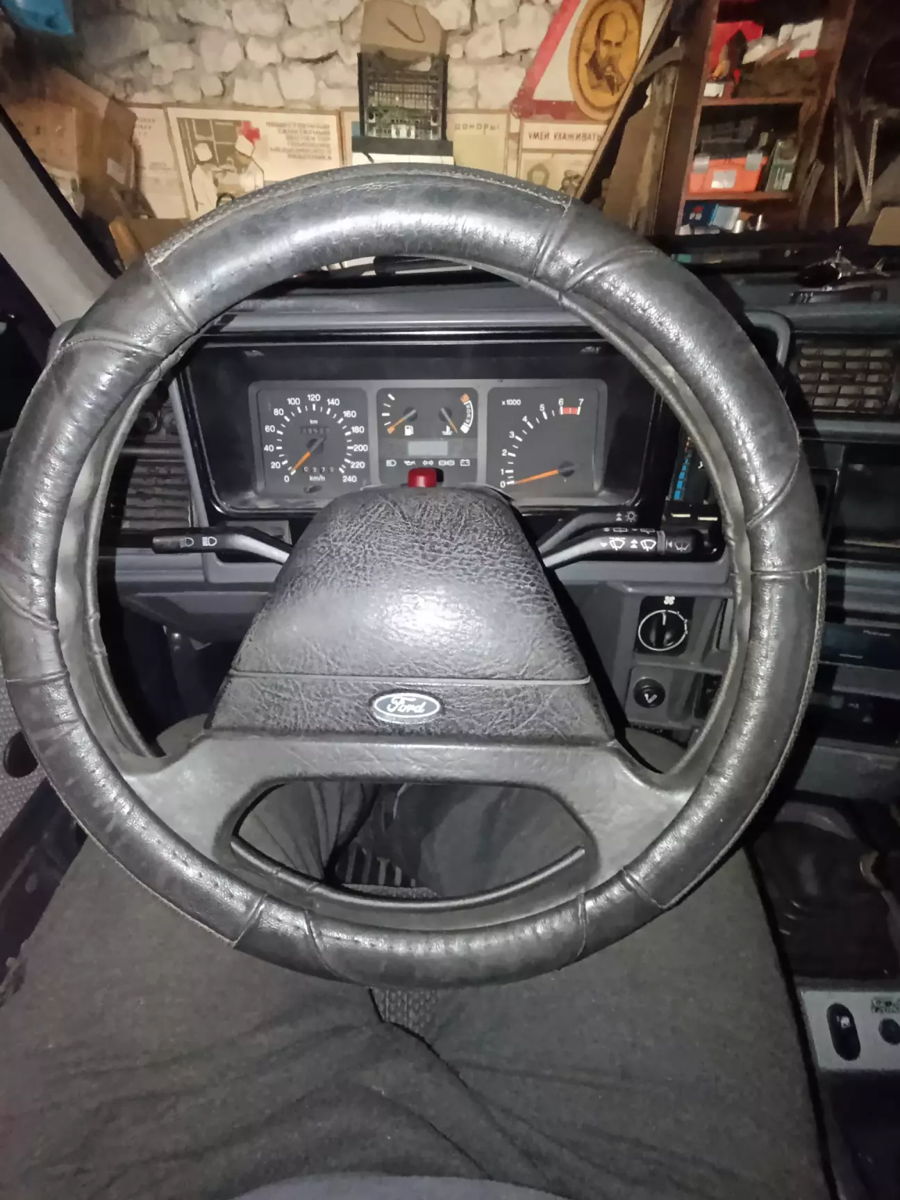 Поставив інше, щоб можна було їхати. Добре що було старе кермо від бивщої сієрри