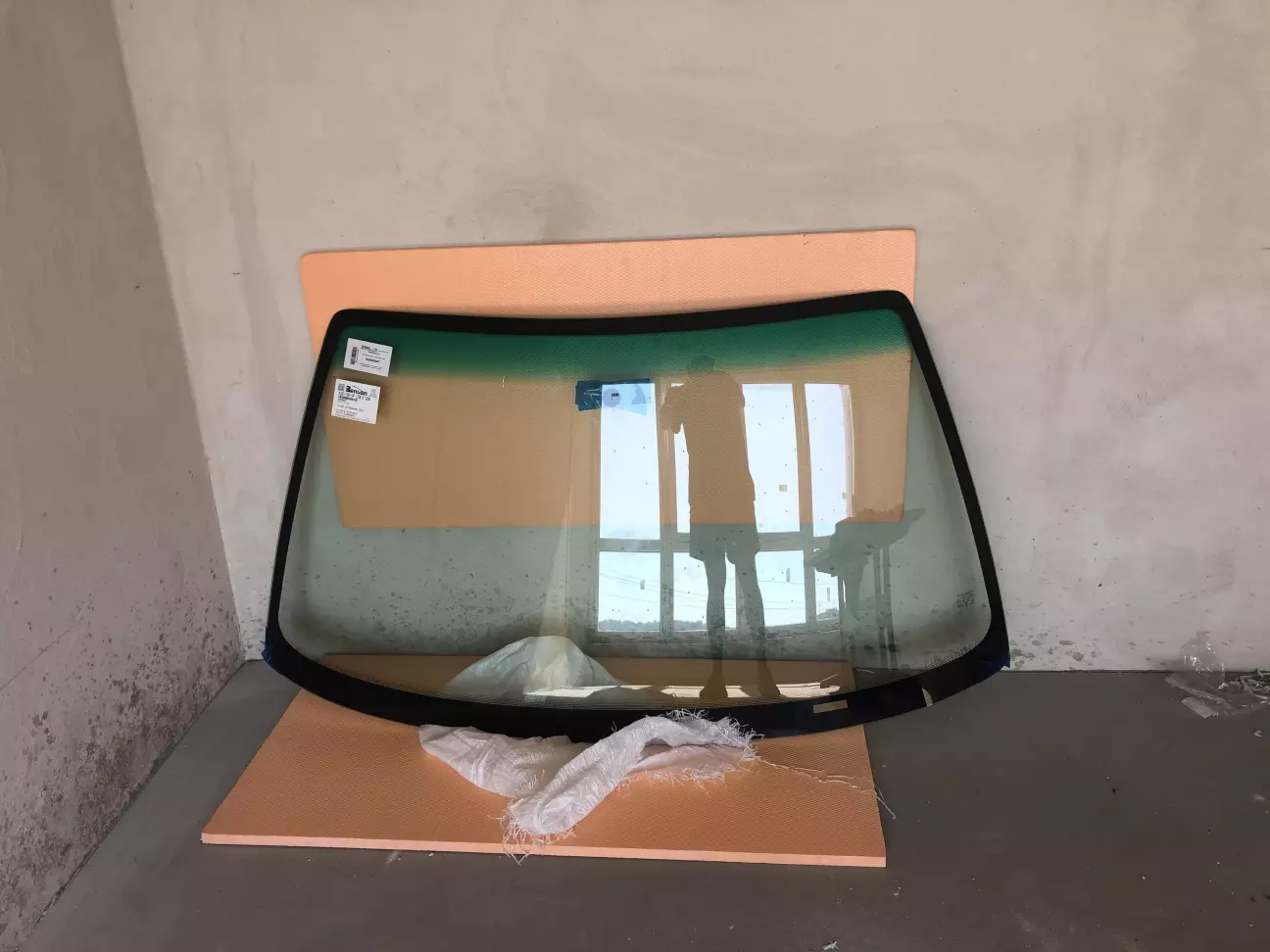 нове лобове із зеленою сонцезахисною полосою