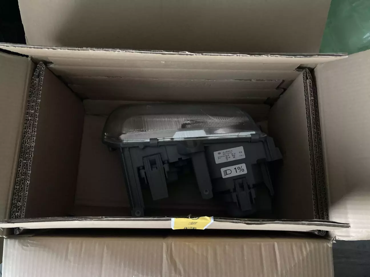 И наконец сама фара! Она была еще в пакете, но я его снял и на фото он не попал.