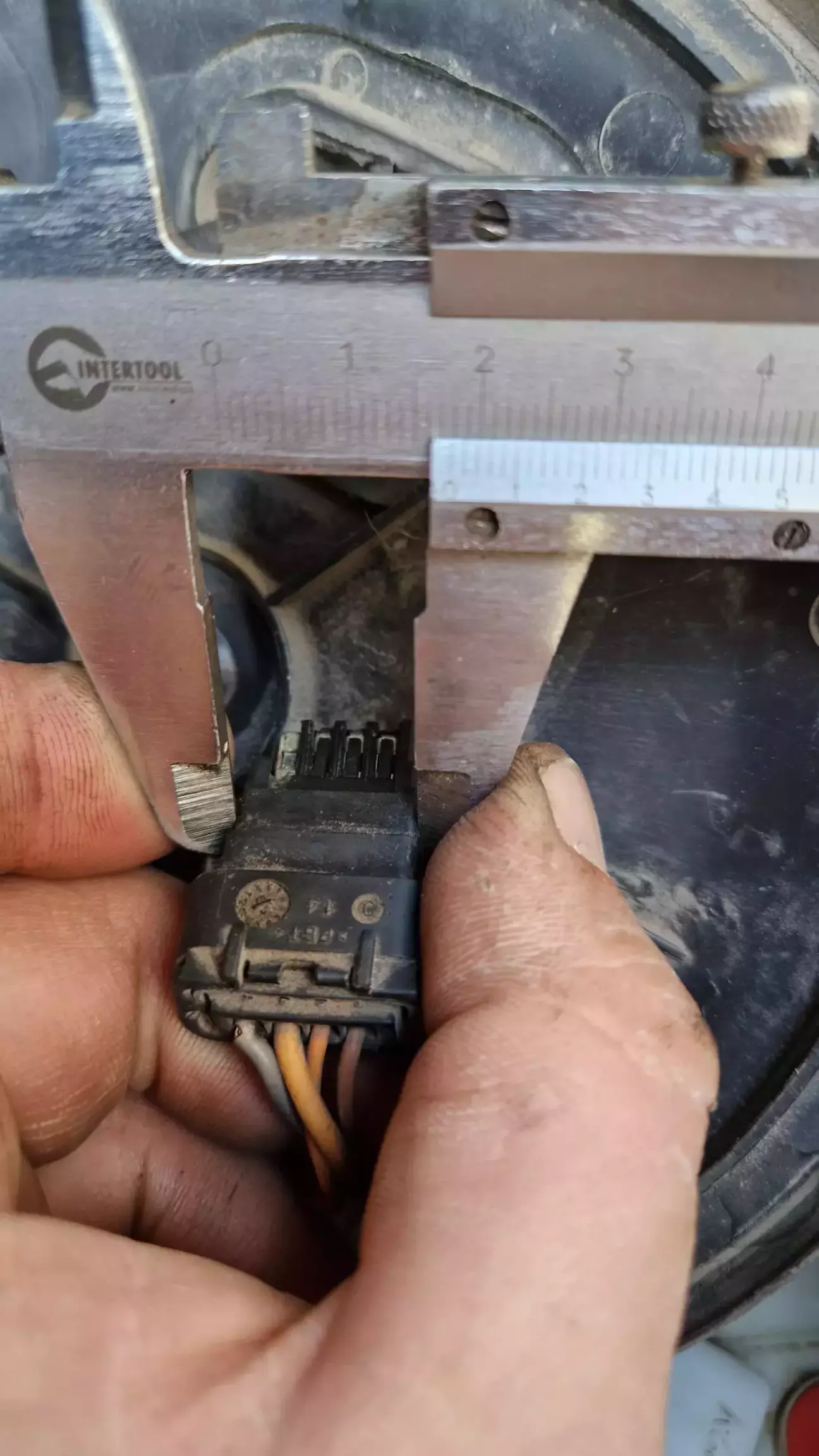 Аа і ущільнення на фішці колби розлетілось, її розміра