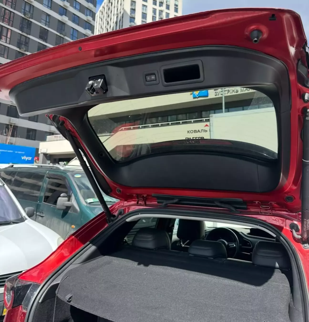 Встановила новий замок та всю обшивку з кнопками назад