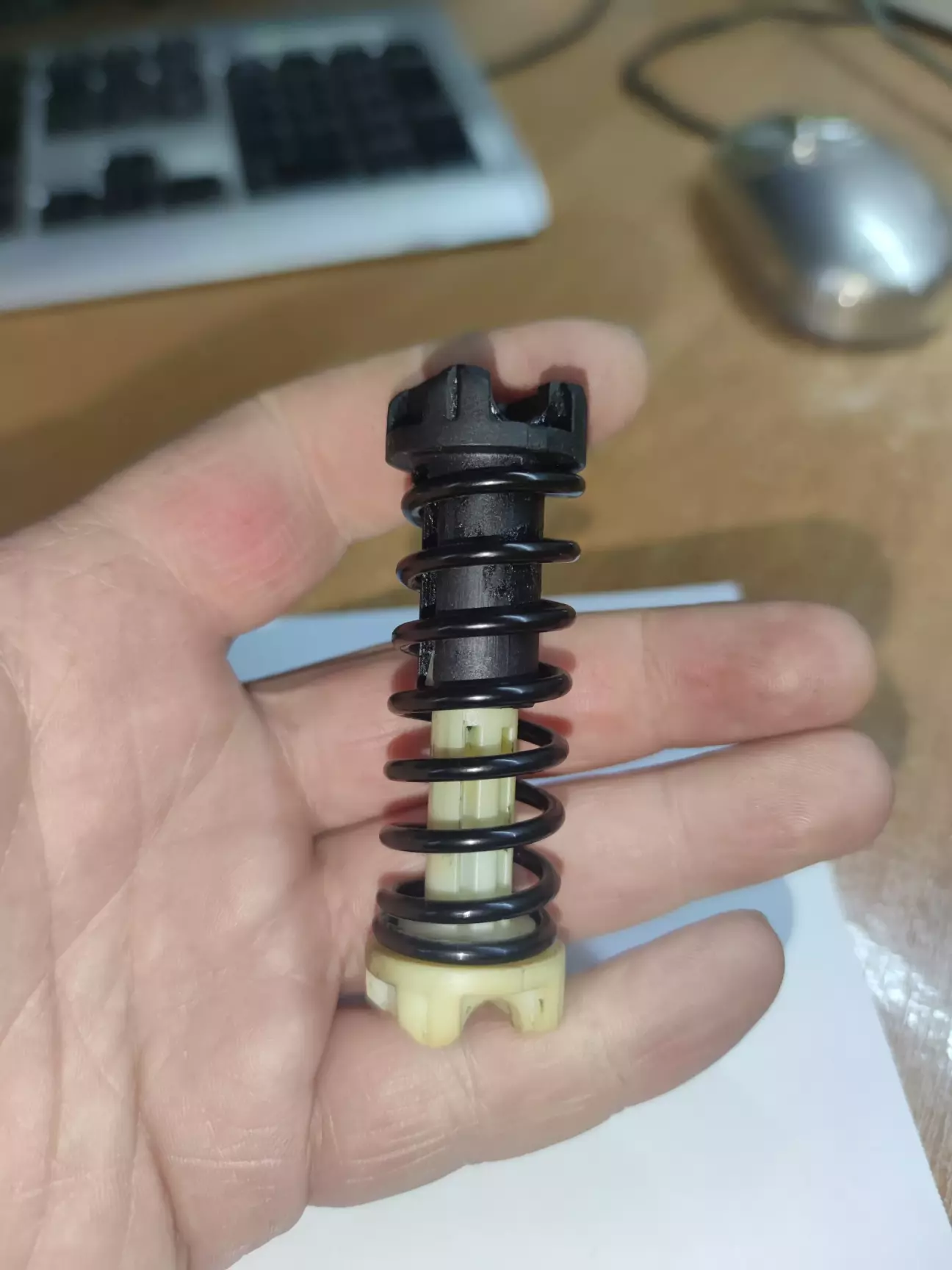 І ось це чудо-юдо в зібраному вигляді з м'якшою пружиною.