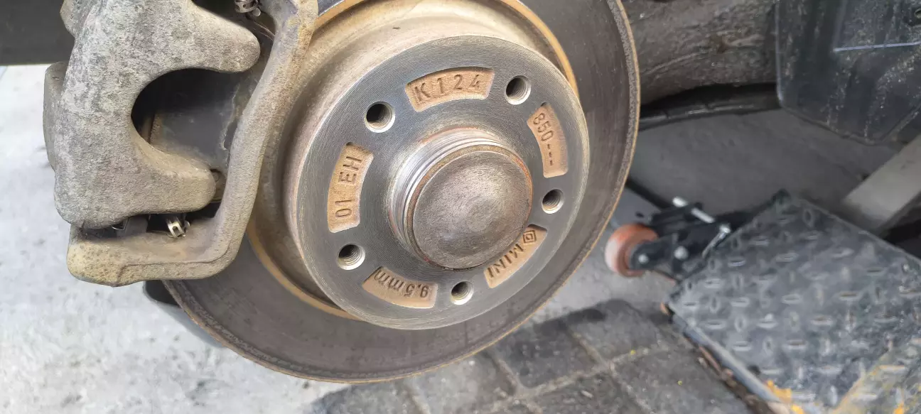 Ну то інша справа! Я вас навчу, курво, працювати! 😁