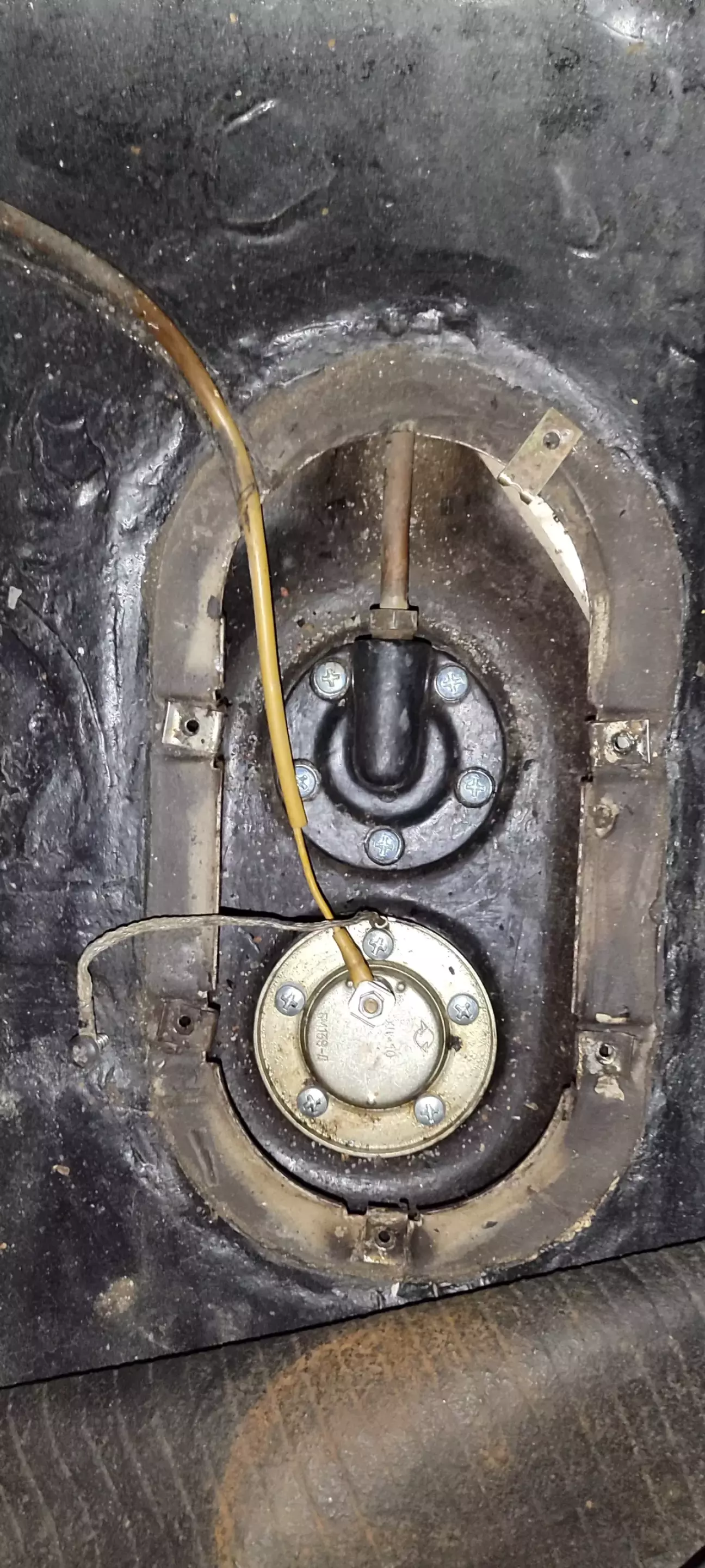 Датчик рівня палива здавався новим, але по факту згнив в середині