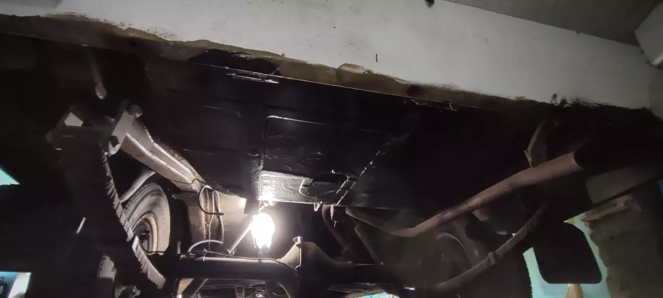 Знімаючи старий бак, попутно обдивився стан днища. Все чітко.