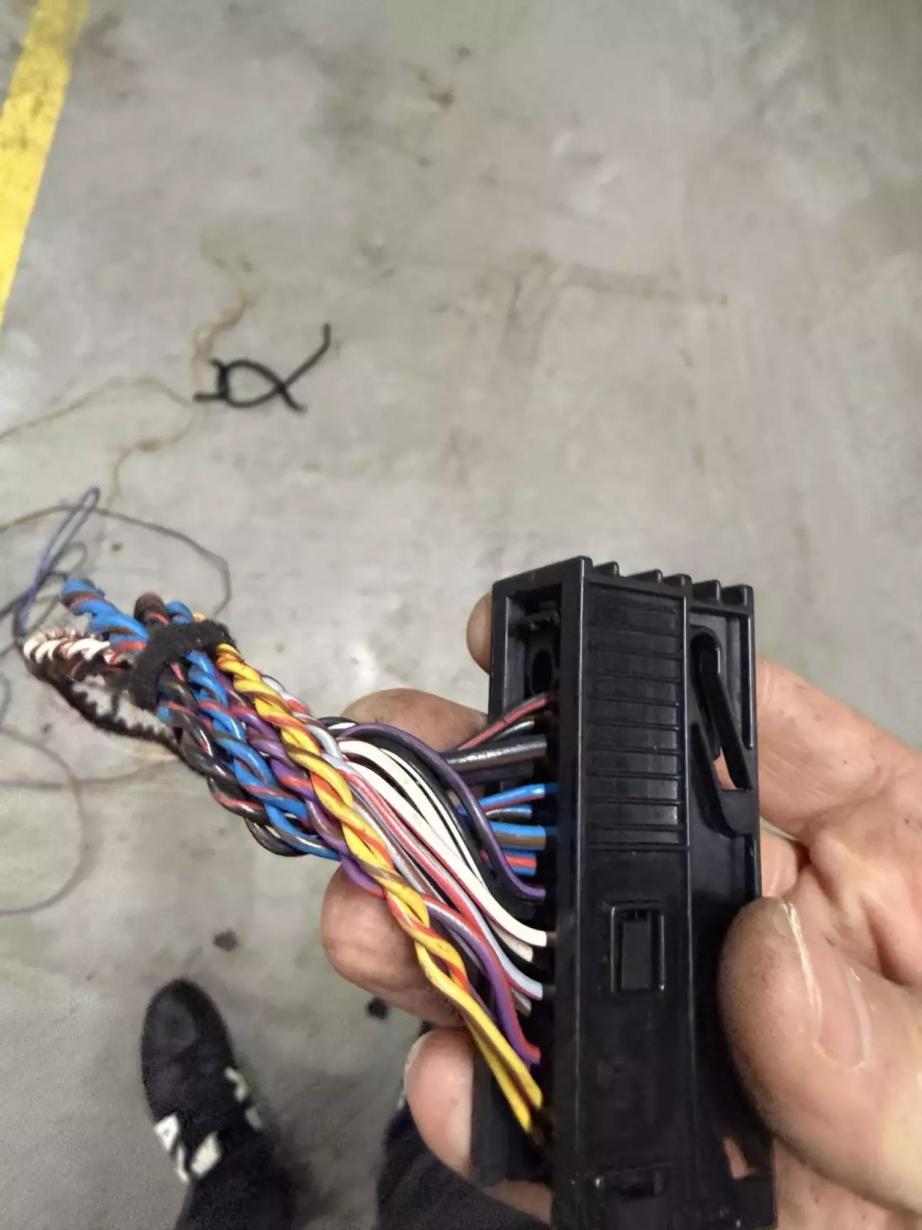 Роз'єм на посилювач Harman/Kardon з дротами на всі динаміки