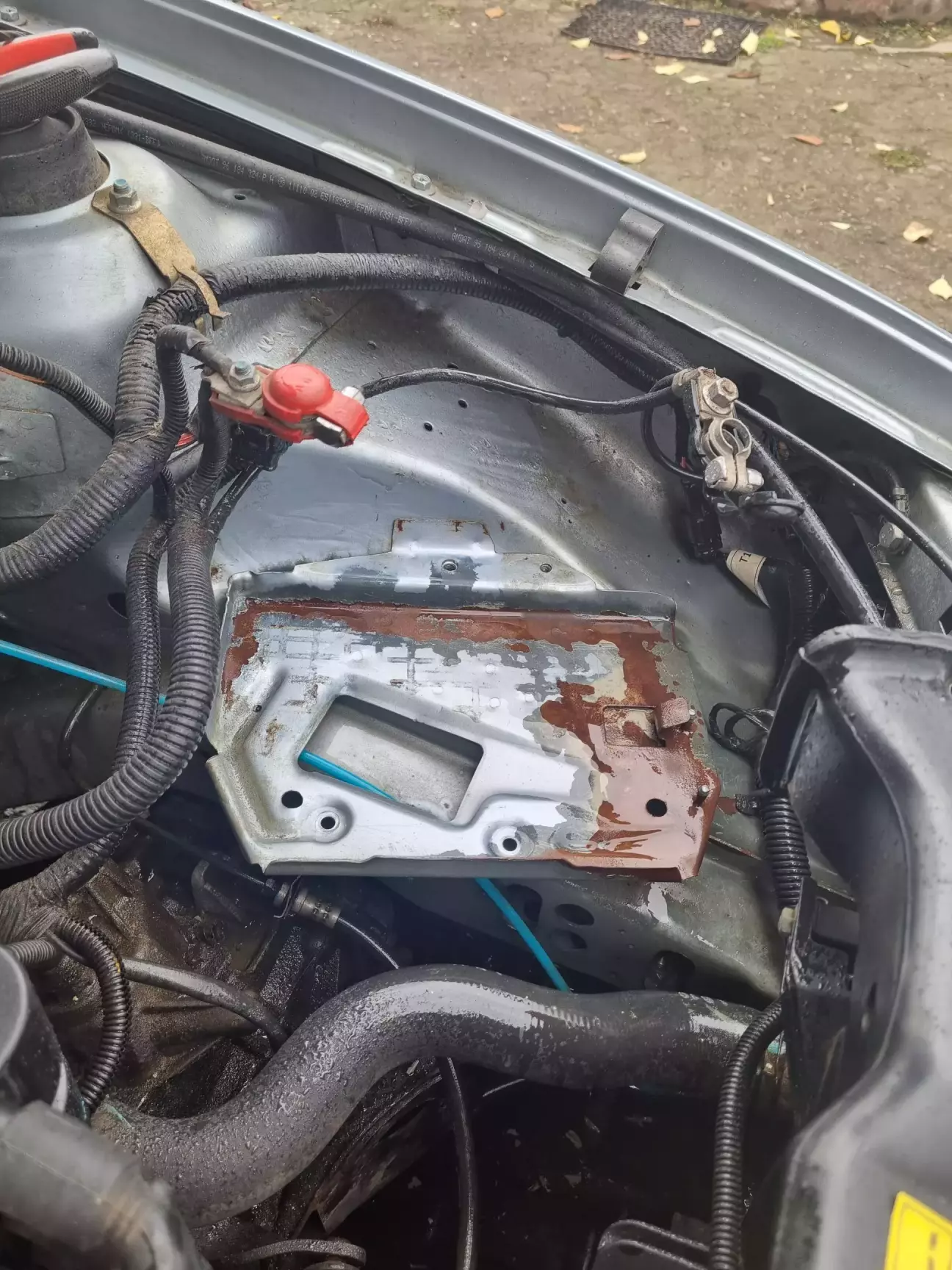 Мабуть акумулятор колись закипів і витік🤷♂️