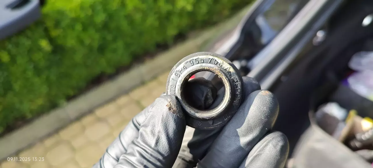 Старая прокладка. Но по каталогу уже бьётся новый номер