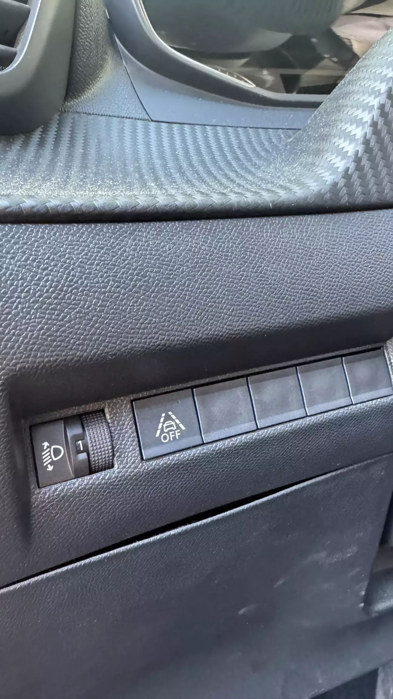 Сама кнопка вже на місті, доречі світиться