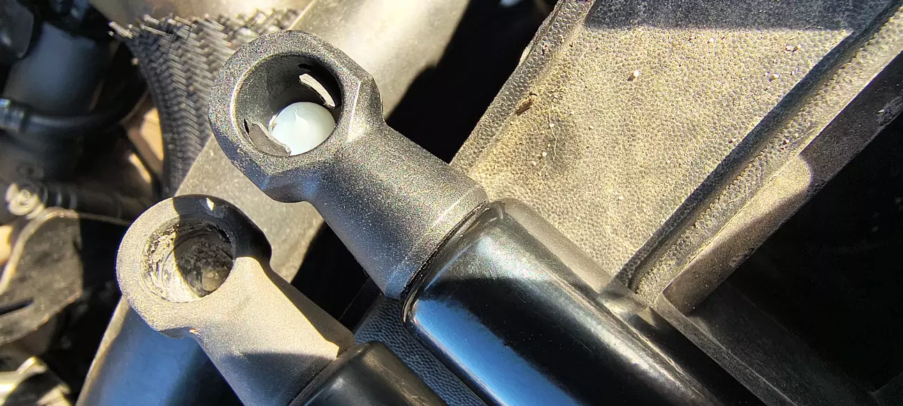 Там навіть змазку додали. Щось є.