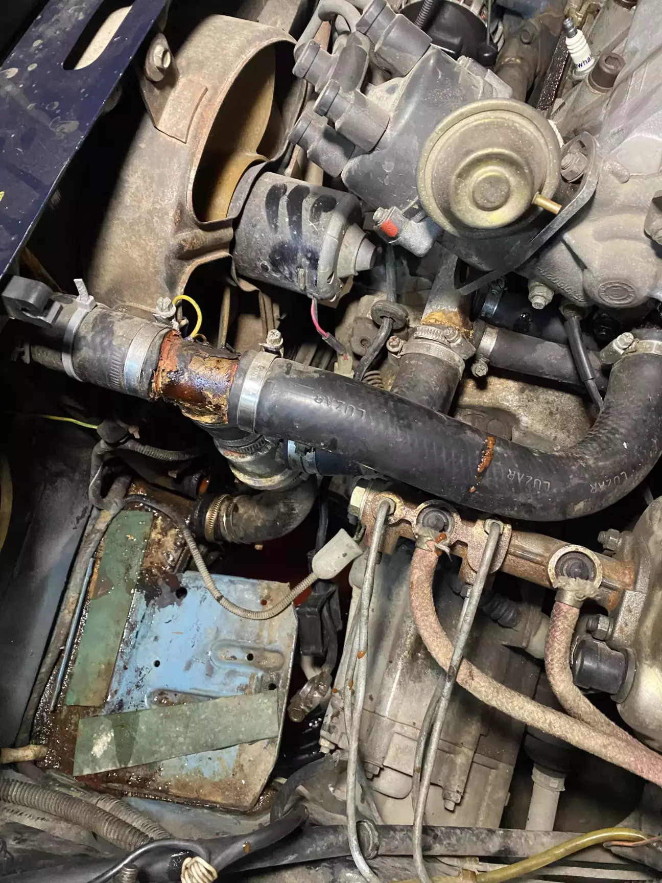 Ситуація взагальному) прям дуже багато червоного герметикаааа