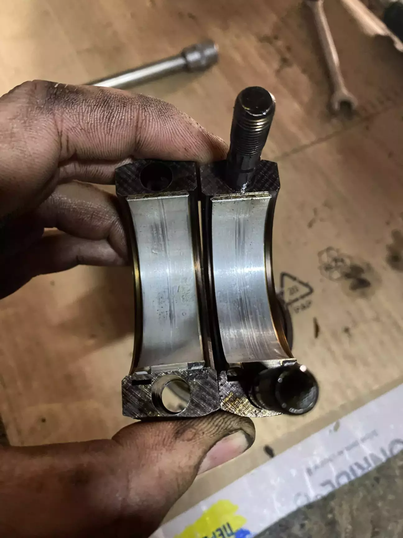 Шатунні вкладиші на фото в самому гіршому стані