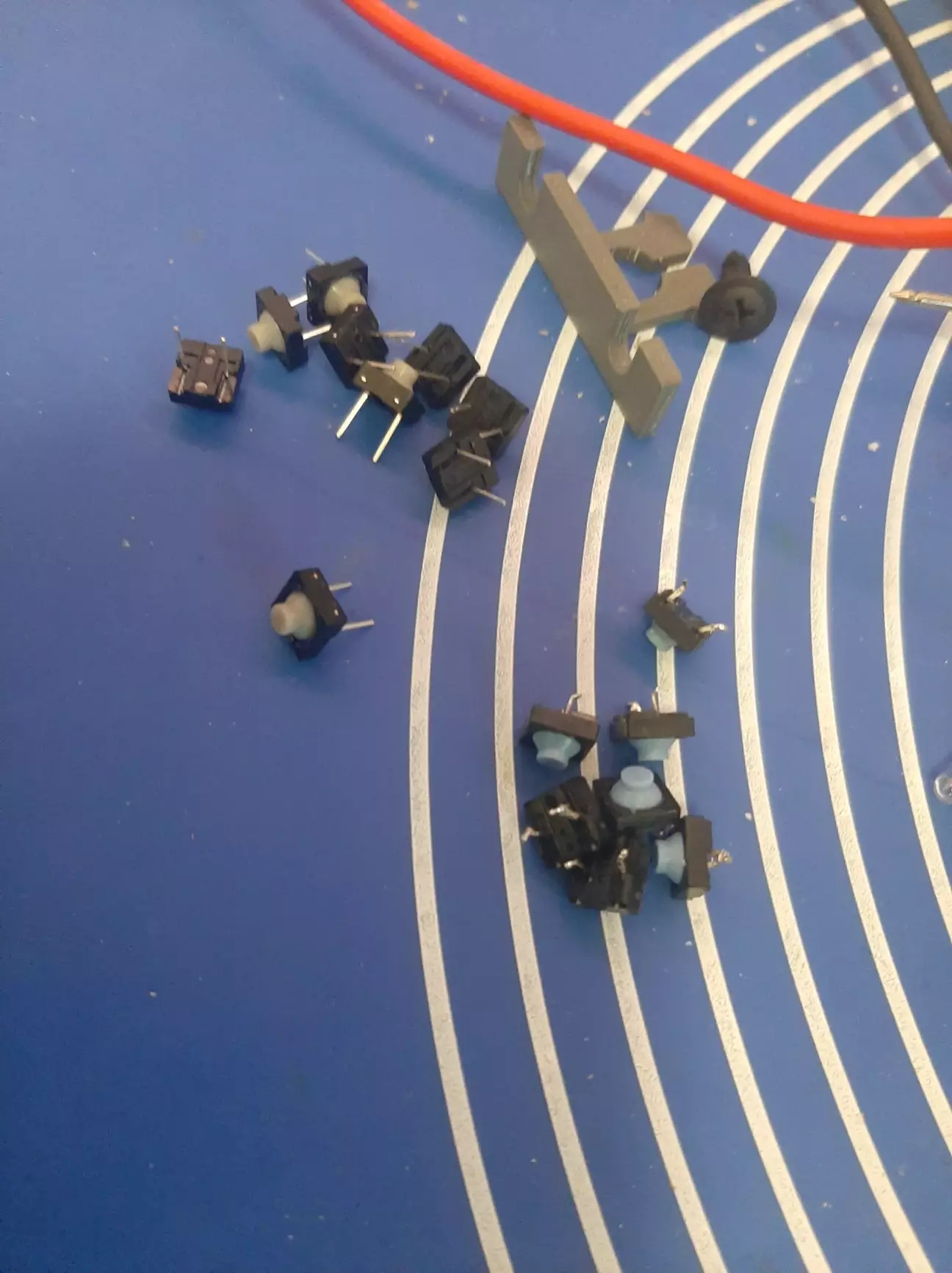 Старі сині, та нові сірі кнопки