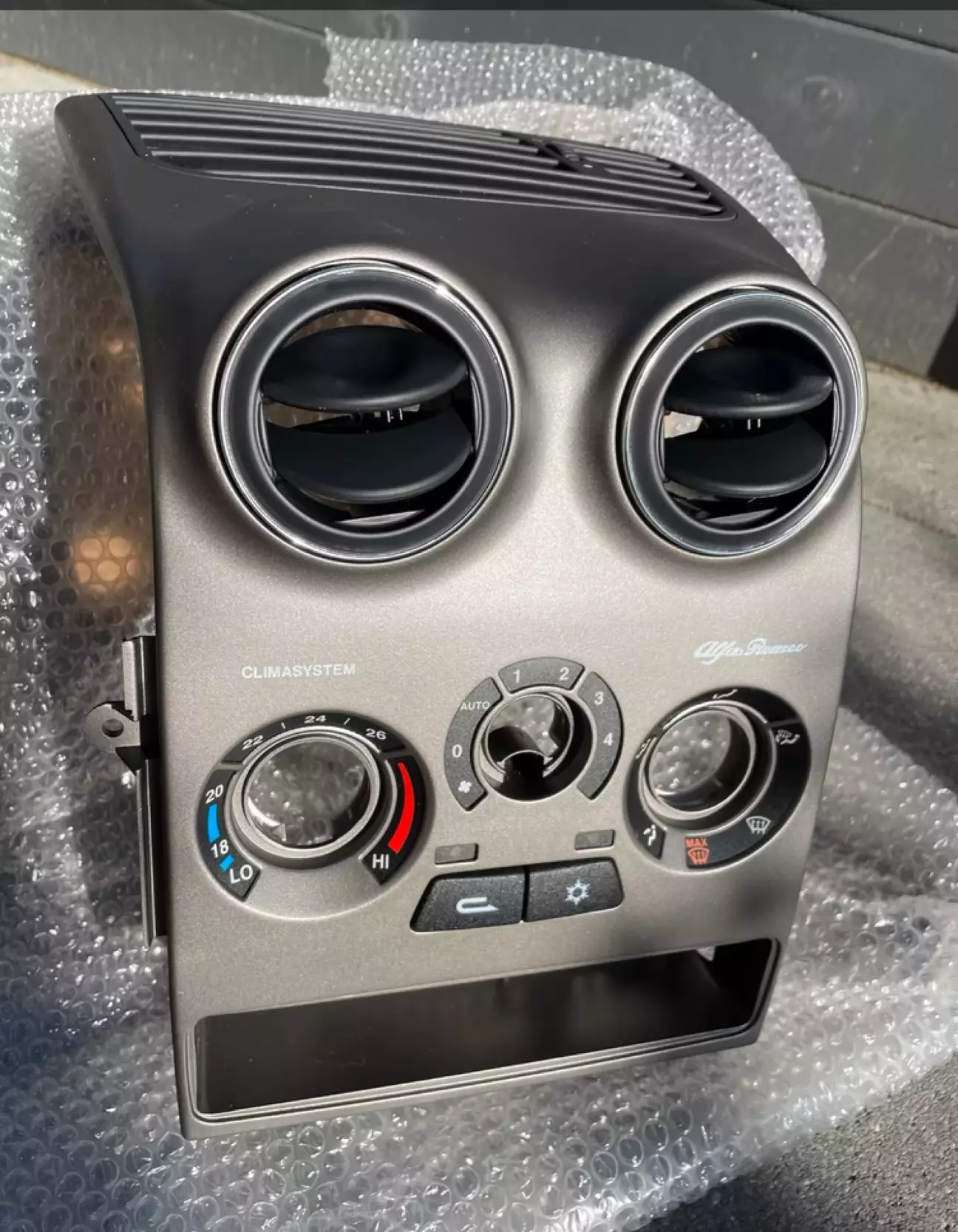 Редчайший цвет, консоль как мне и надо для машины с климат контролем.