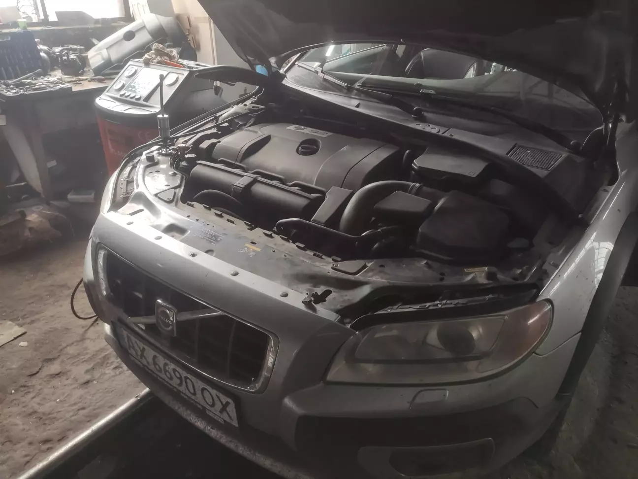 На діагностиці перед заправкою системи маслом.