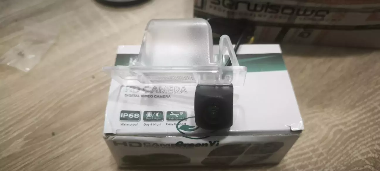 Ще вирішив замінити плафон, так як старий розтрізкався за три роки.