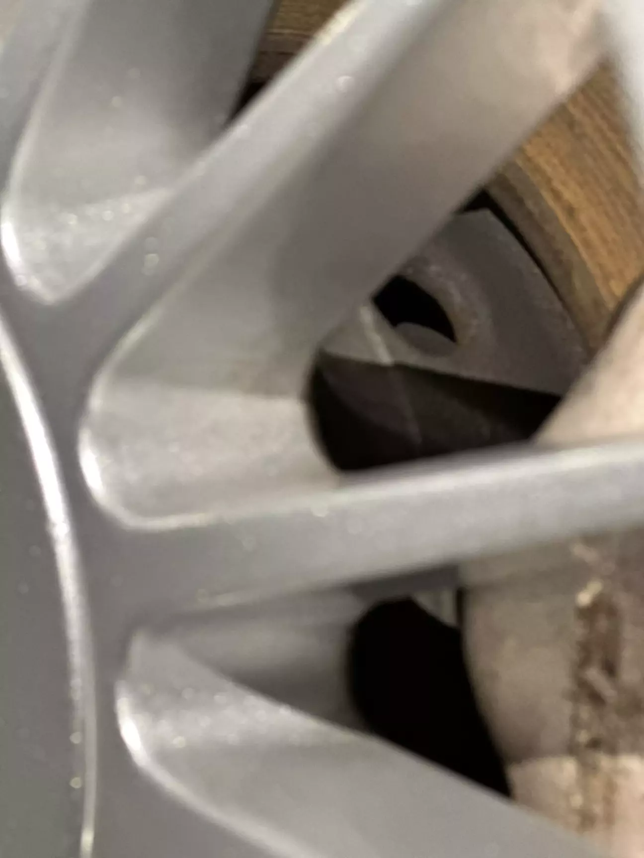 На тормозних дисках цікава перфорація в районі ступиці, бачив її тільки на цій альпіна.