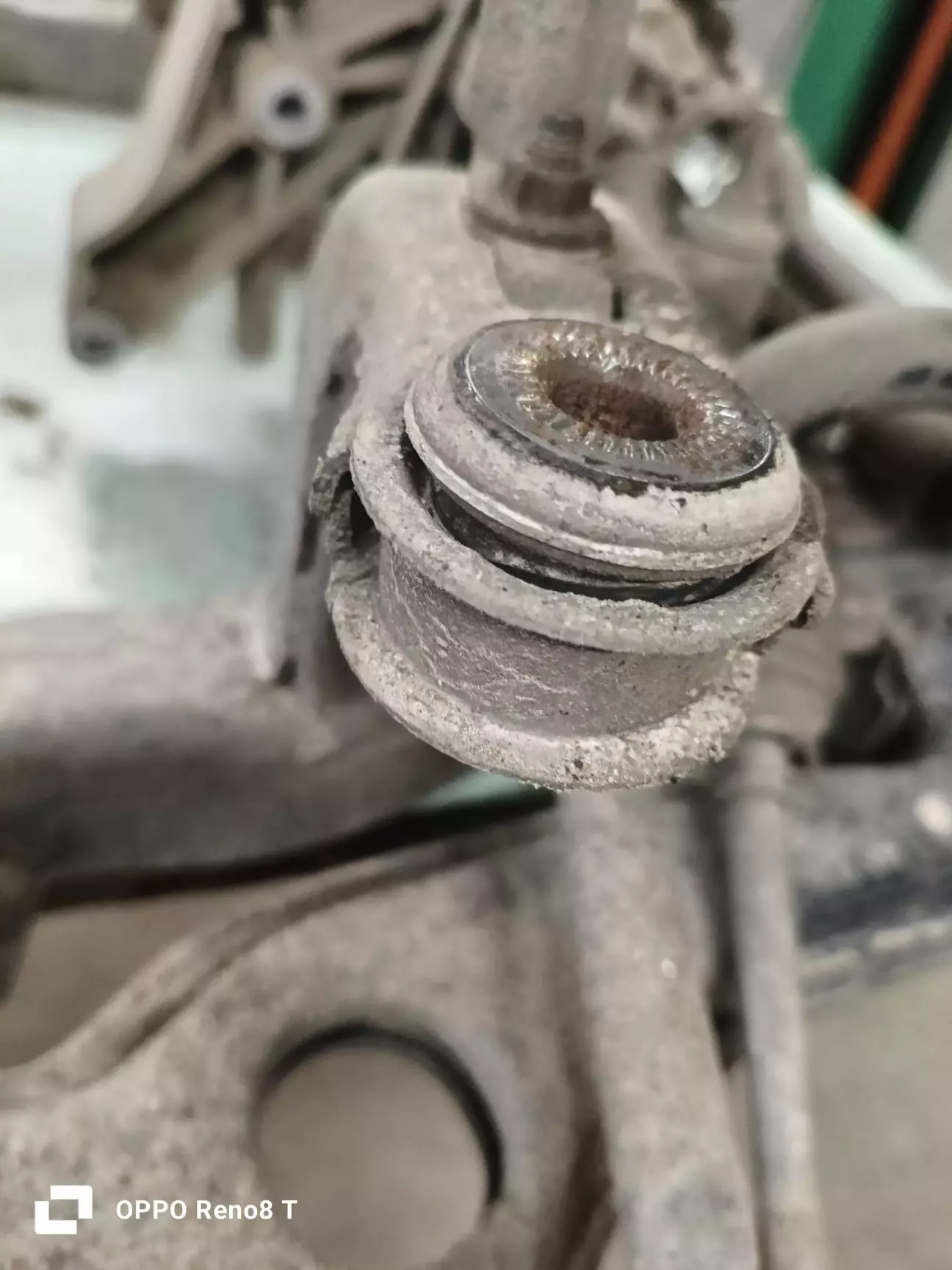 Так сидить правильний (низький) сайлентблок