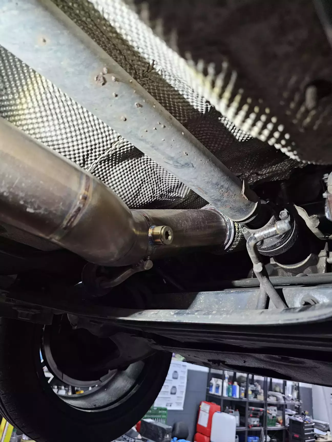 Місце доя лямбда зонду присутнє