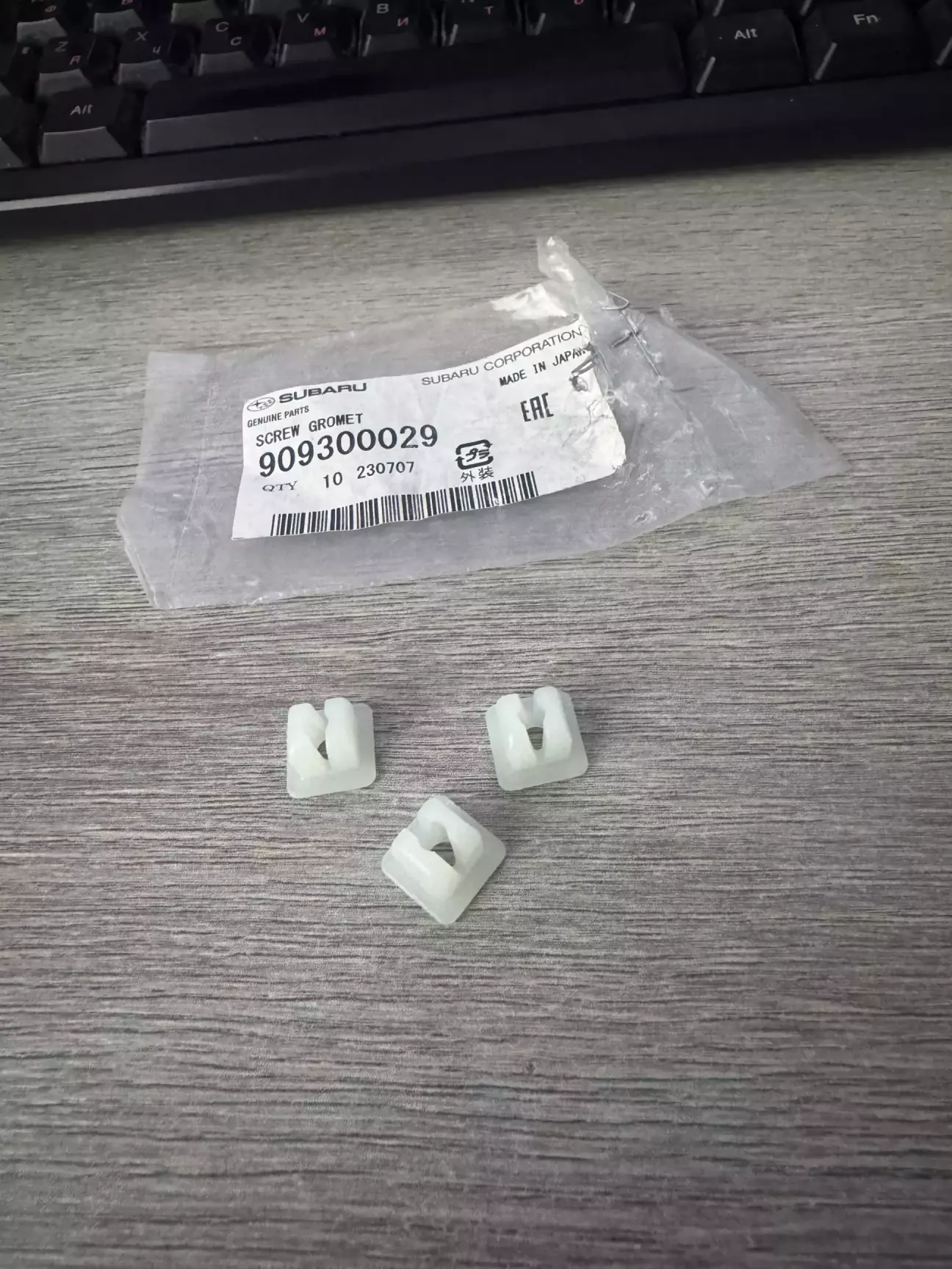 Прикріпити повітрозабірники виявилось не простим заняттям, адже кліпси йдуть не зовсім розповсюджені - ті що були в наявності на ПТС забрав, але їх було мʼяко кажучи малувато.